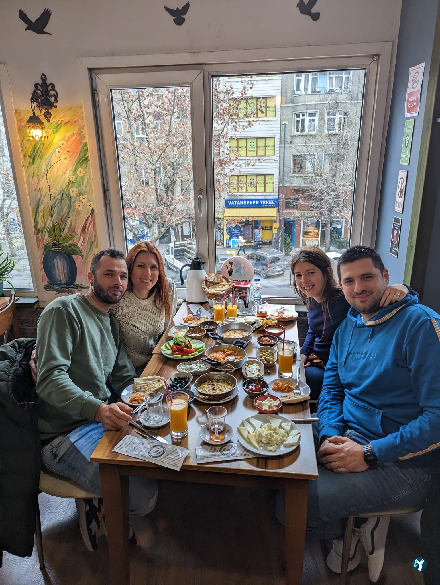 Van Ahtamara Beyoğlu Kahvalti Evi̇ (Turkish Breakfast - Турецкий Завтрак)
