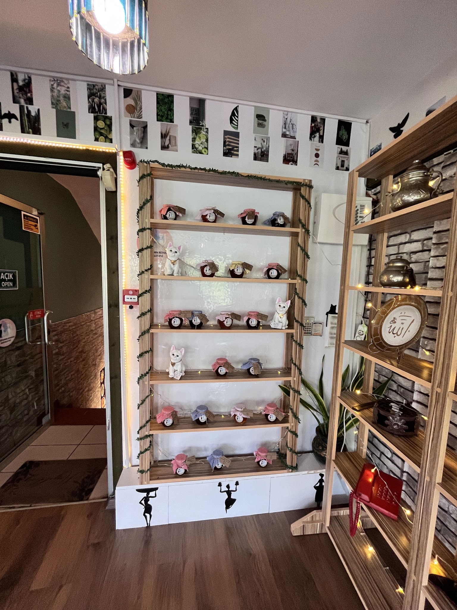 Van Ahtamara Beyoğlu Kahvalti Evi̇ (Turkish Breakfast - Турецкий Завтрак)