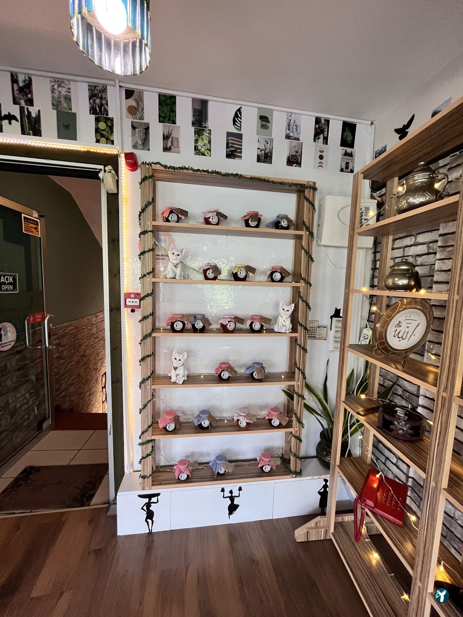 Van Ahtamara Beyoğlu Kahvalti Evi̇ (Turkish Breakfast - Турецкий Завтрак)