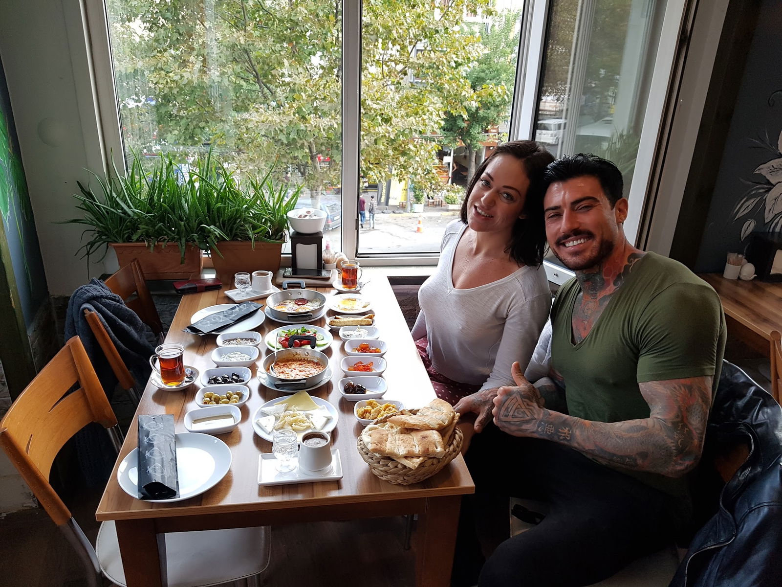 Van Ahtamara Beyoğlu Kahvalti Evi̇ (Turkish Breakfast - Турецкий Завтрак)