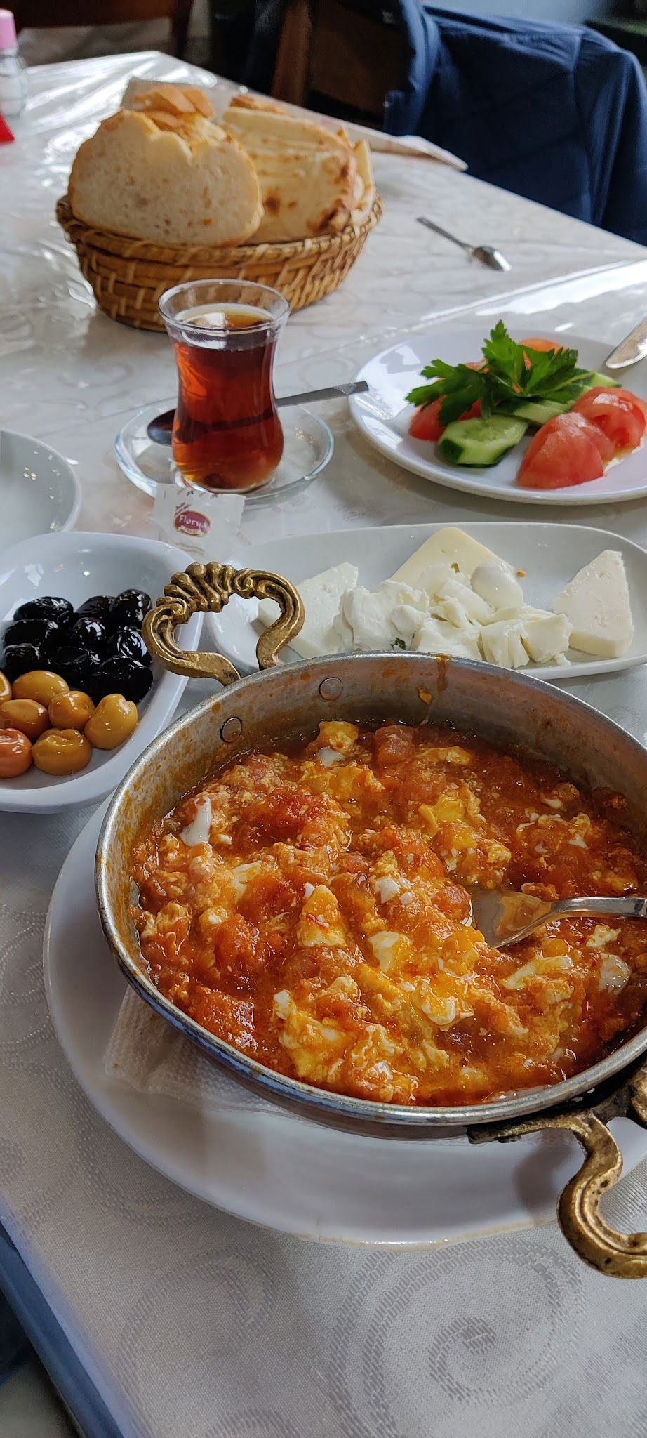 Van Ahtamara Beyoğlu Kahvalti Evi̇ (Turkish Breakfast - Турецкий Завтрак)