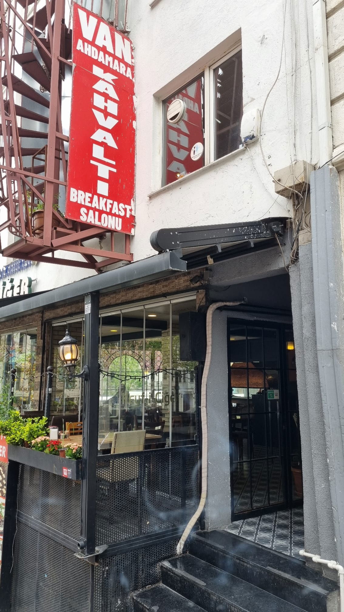 Van Ahtamara Beyoğlu Kahvalti Evi̇ (Turkish Breakfast - Турецкий Завтрак)