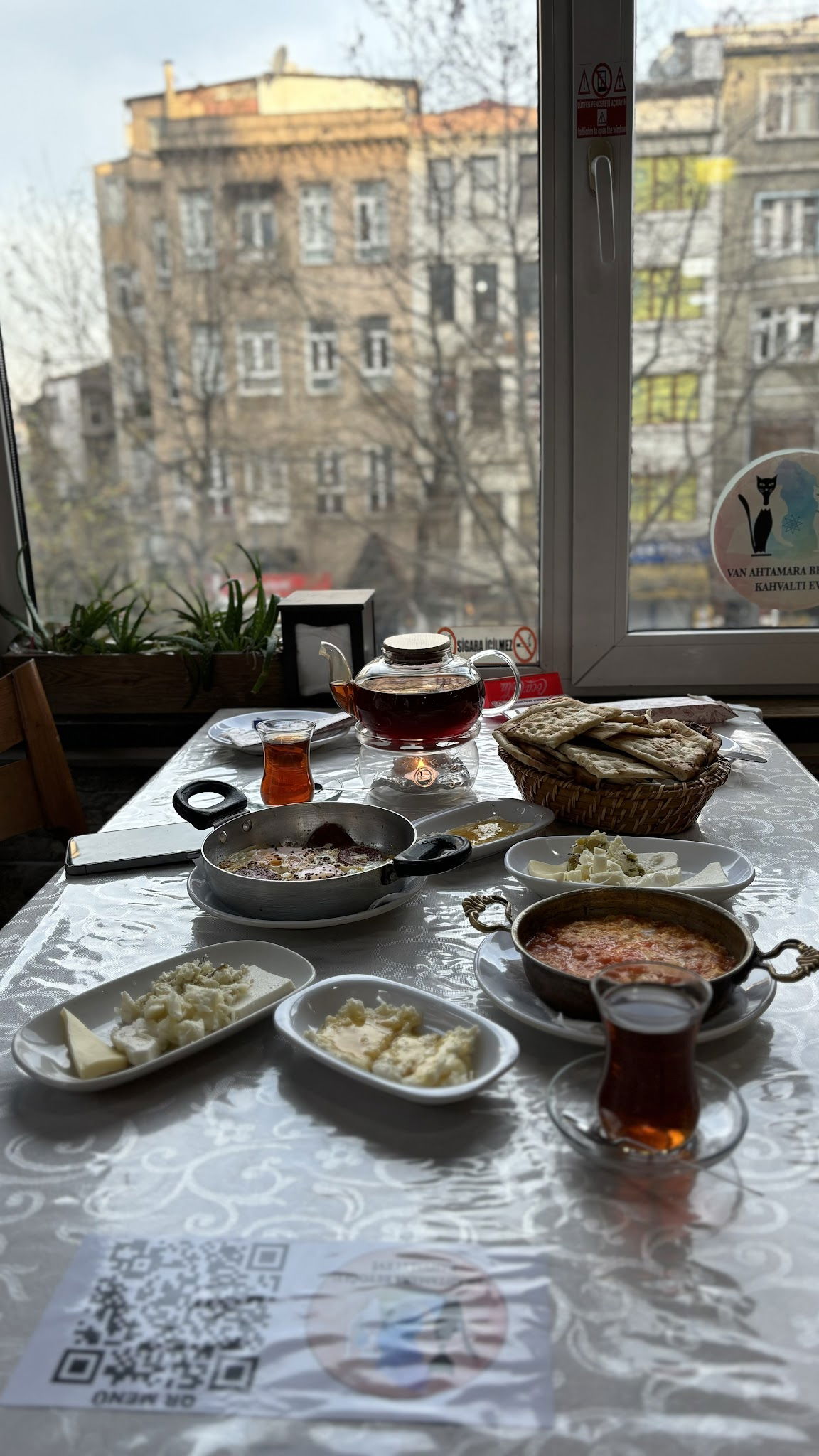 Van Ahtamara Beyoğlu Kahvalti Evi̇ (Turkish Breakfast - Турецкий Завтрак)