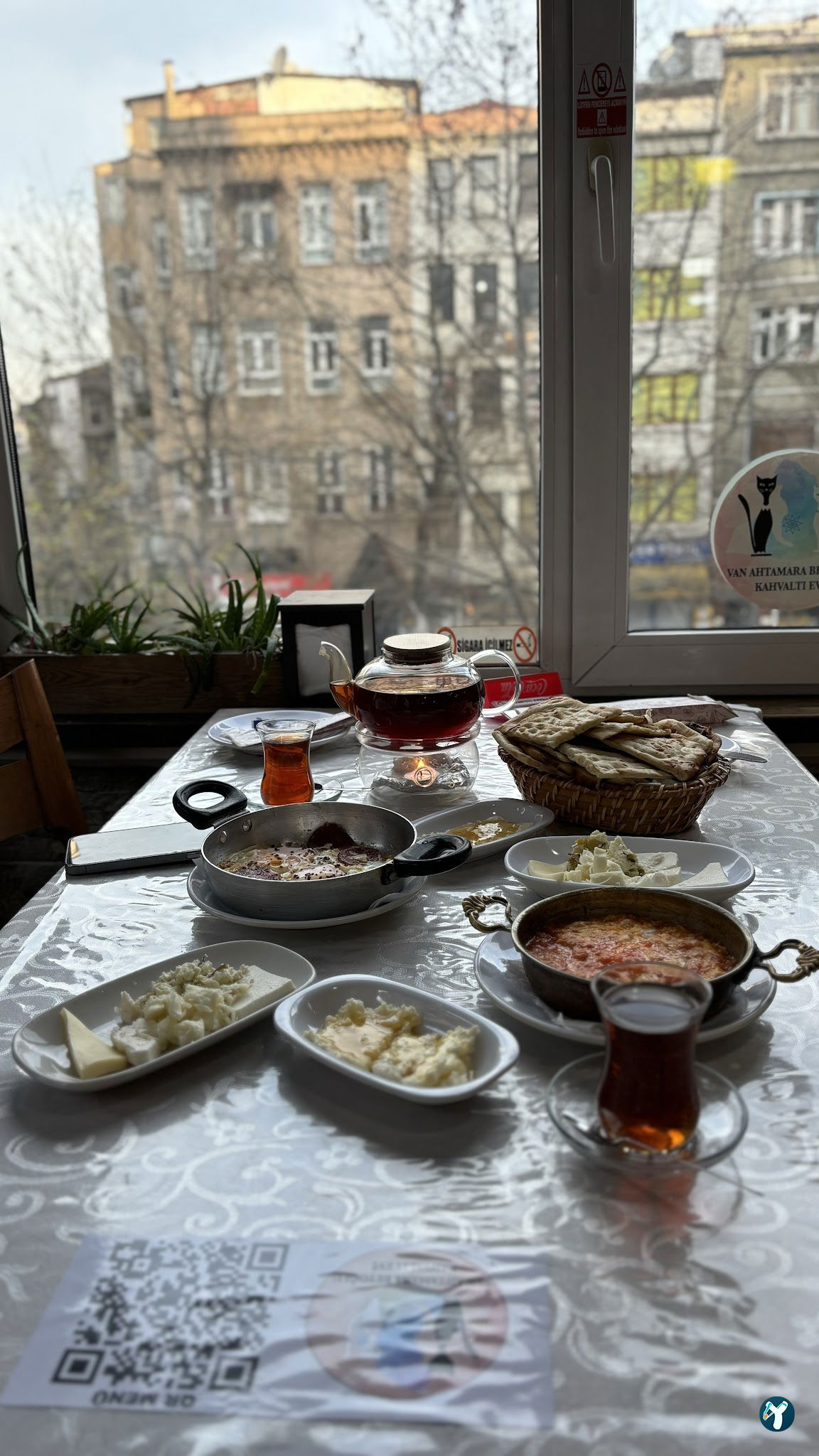 Van Ahtamara Beyoğlu Kahvalti Evi̇ (Turkish Breakfast - Турецкий Завтрак)