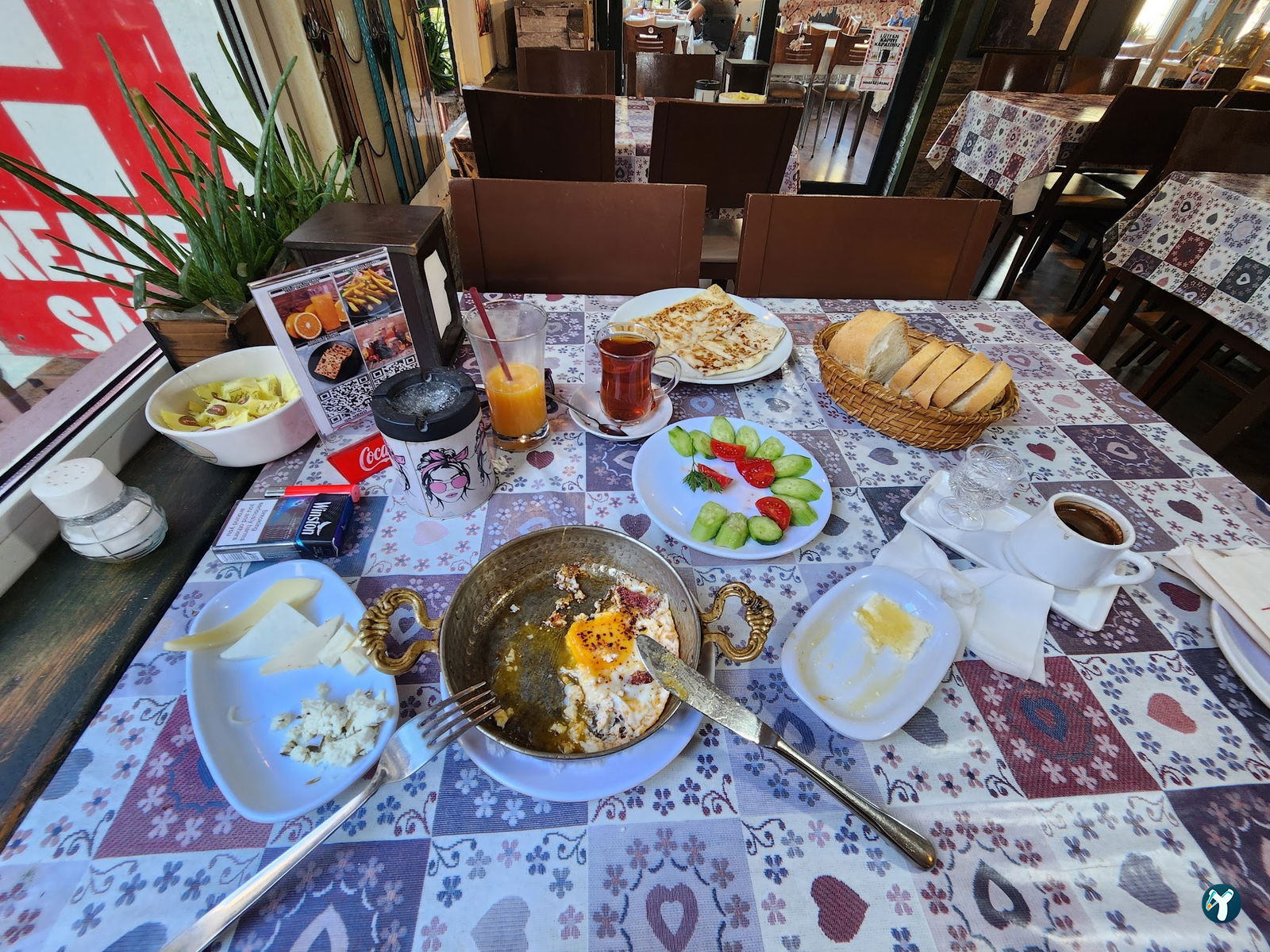 Van Ahtamara Beyoğlu Kahvalti Evi̇ (Turkish Breakfast - Турецкий Завтрак)
