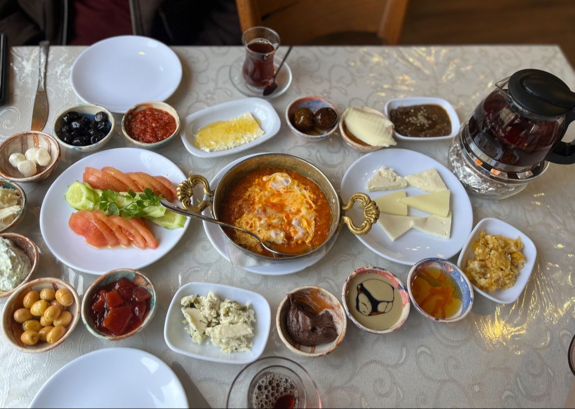 Van Ahtamara Beyoğlu Kahvalti Evi̇ (Turkish Breakfast - Турецкий Завтрак)