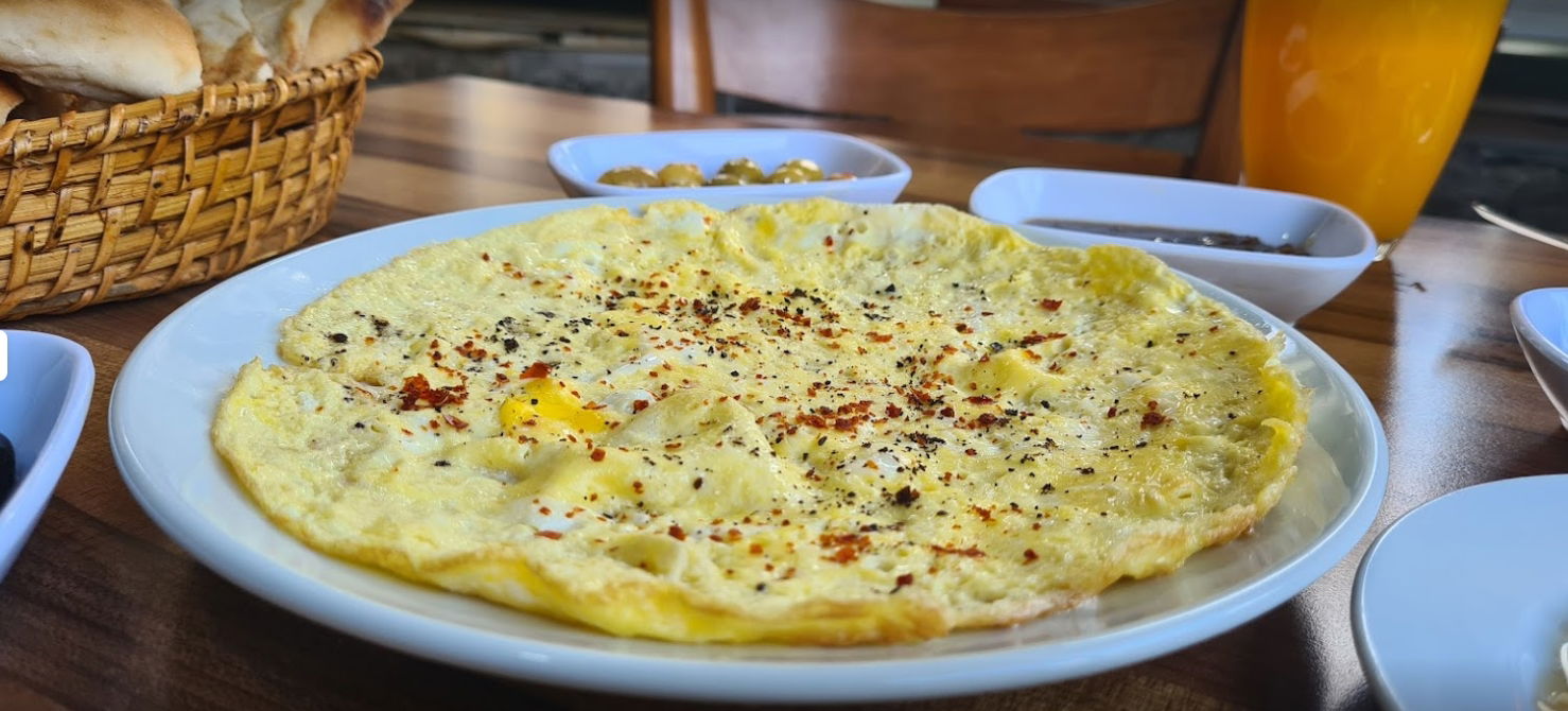 Van Ahtamara Beyoğlu Kahvalti Evi̇ (Turkish Breakfast - Турецкий Завтрак)
