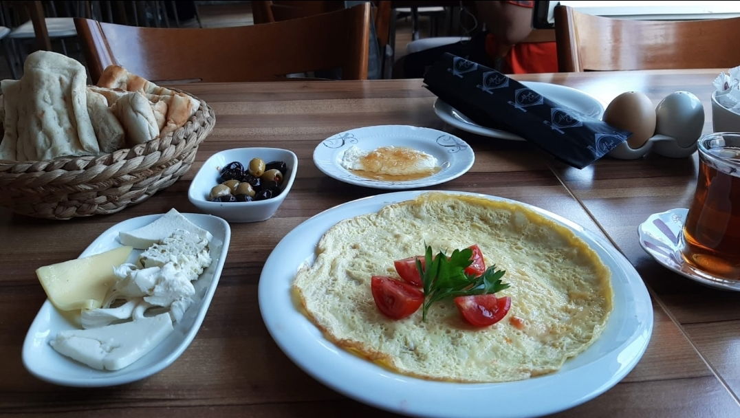 Van Ahtamara Beyoğlu Kahvalti Evi̇ (Turkish Breakfast - Турецкий Завтрак)