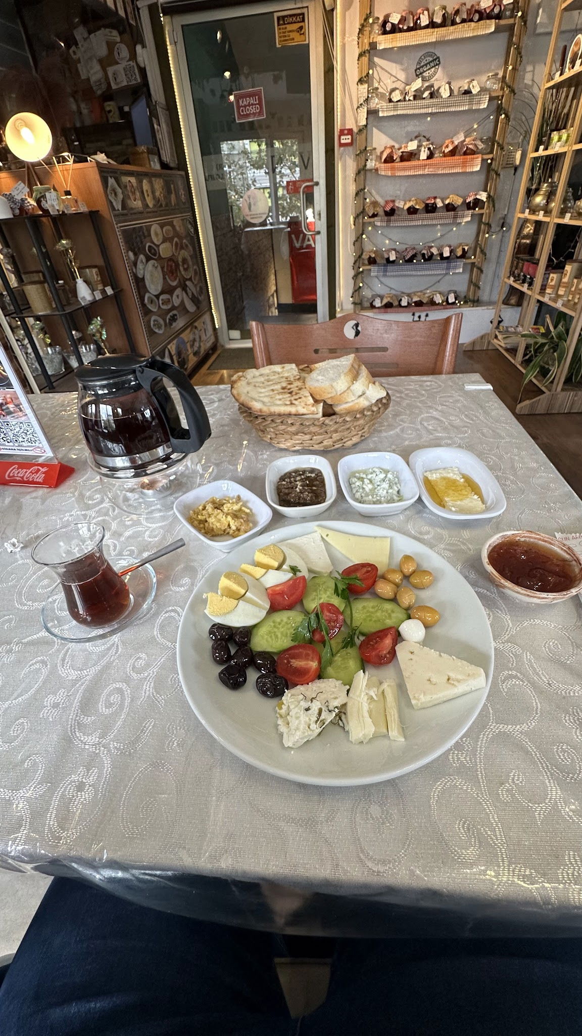 Van Ahtamara Beyoğlu Kahvalti Evi̇ (Turkish Breakfast - Турецкий Завтрак)