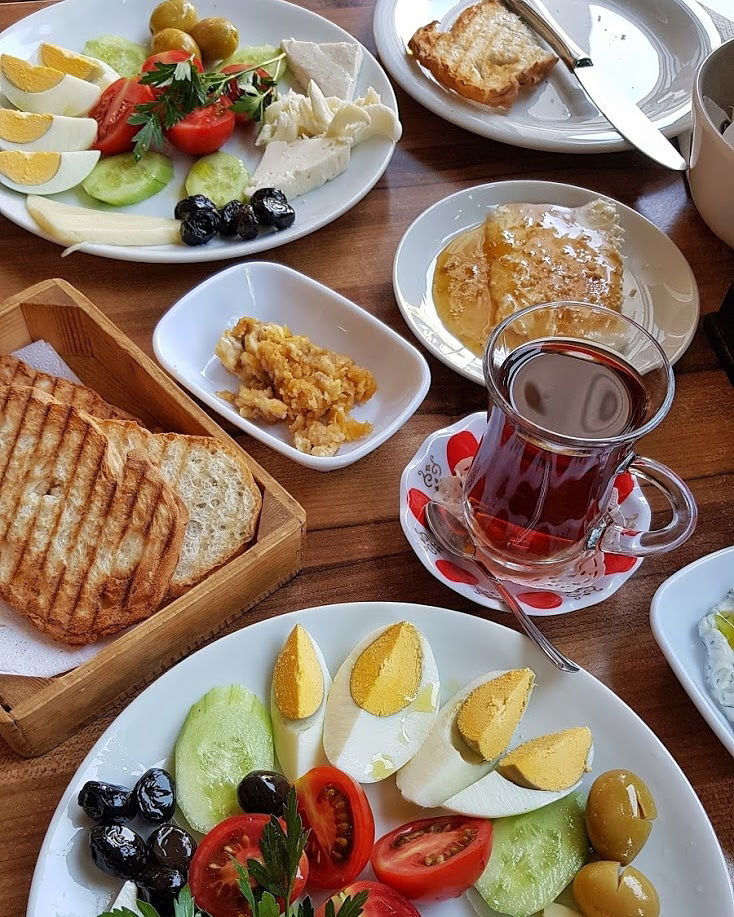 Van Ahtamara Beyoğlu Kahvalti Evi̇ (Turkish Breakfast - Турецкий Завтрак)