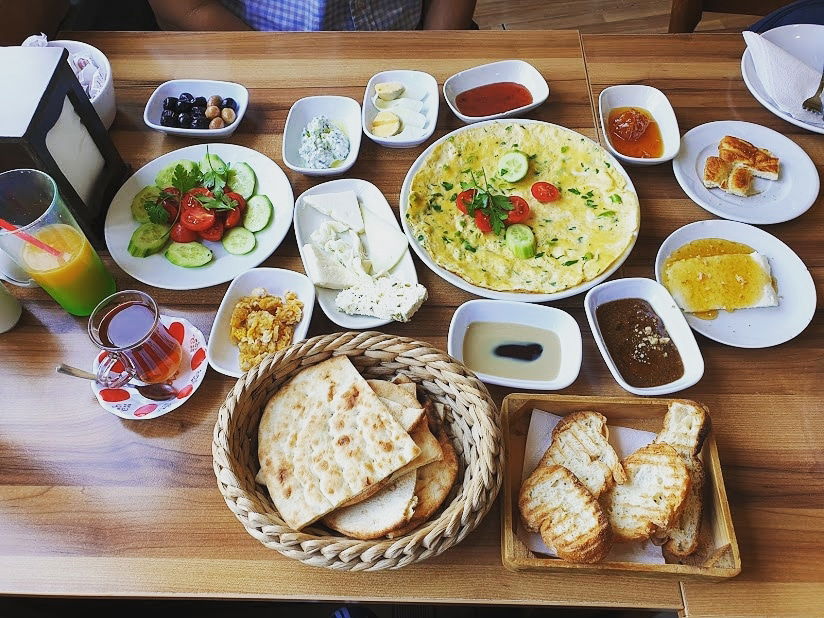 Van Ahtamara Beyoğlu Kahvalti Evi̇ (Turkish Breakfast - Турецкий Завтрак)