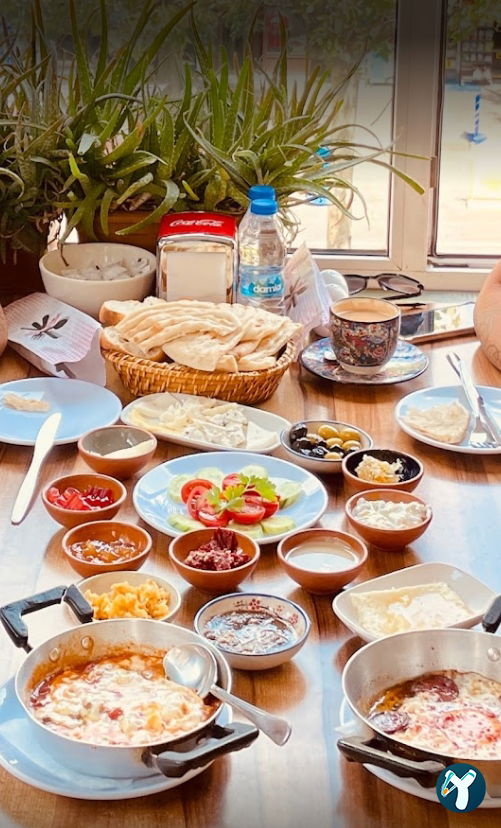 Van Ahtamara Beyoğlu Kahvalti Evi̇ (Turkish Breakfast - Турецкий Завтрак)