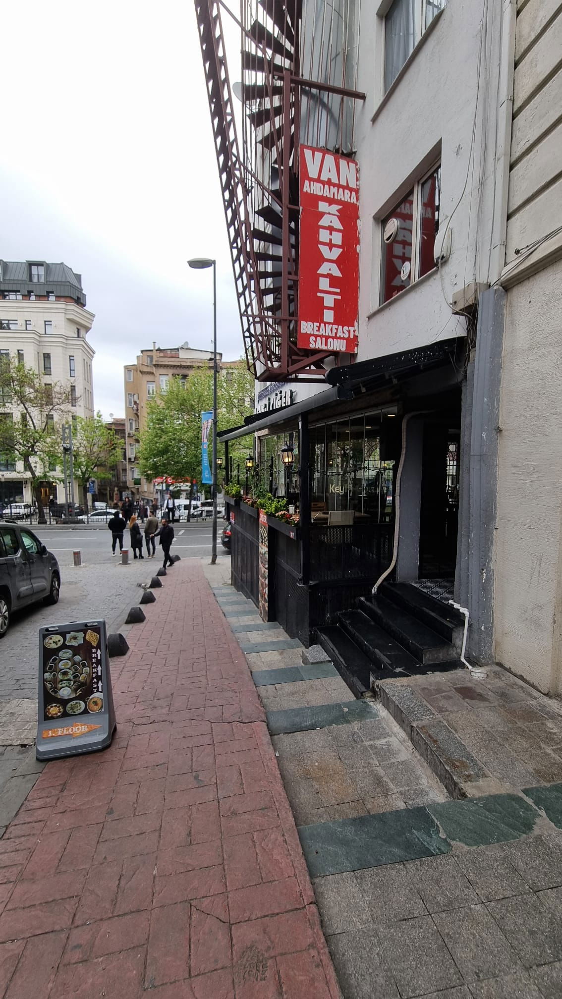 Van Ahtamara Beyoğlu Kahvalti Evi̇ (Turkish Breakfast - Турецкий Завтрак)