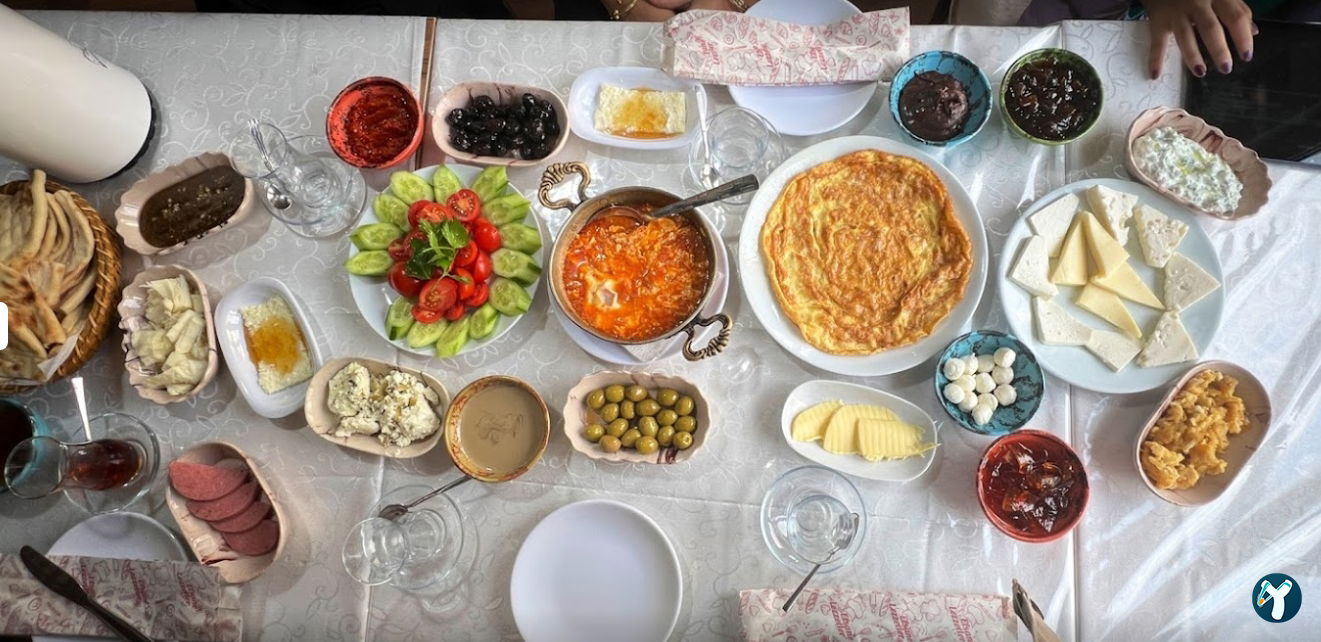 Van Ahtamara Beyoğlu Kahvalti Evi̇ (Turkish Breakfast - Турецкий Завтрак)