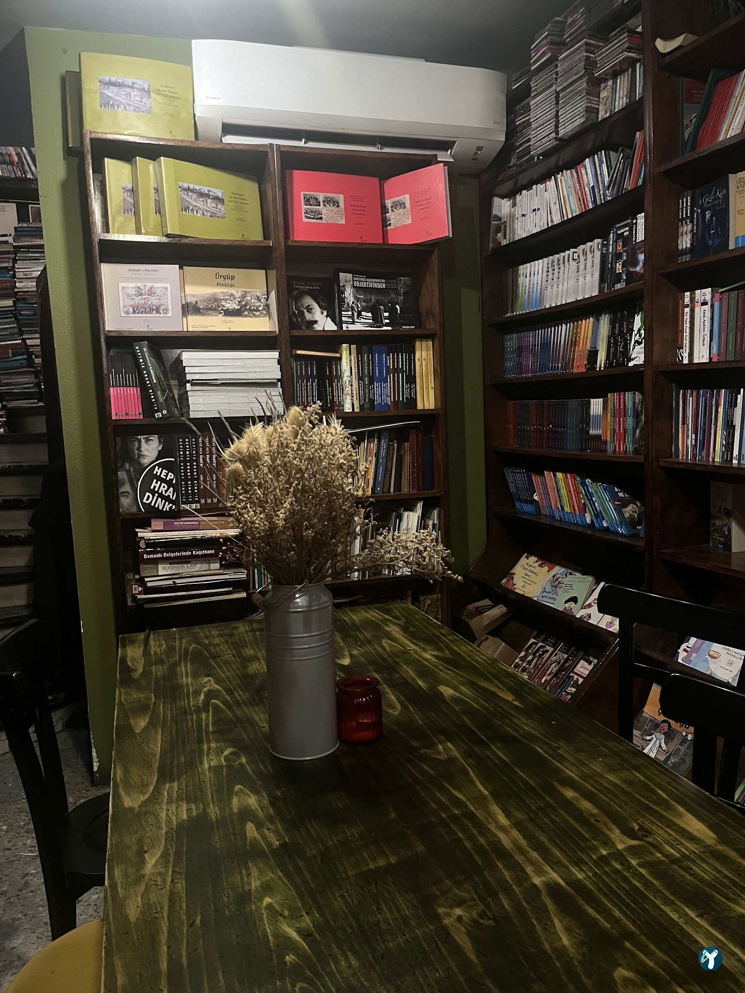 Nostalji Kitap Cafe