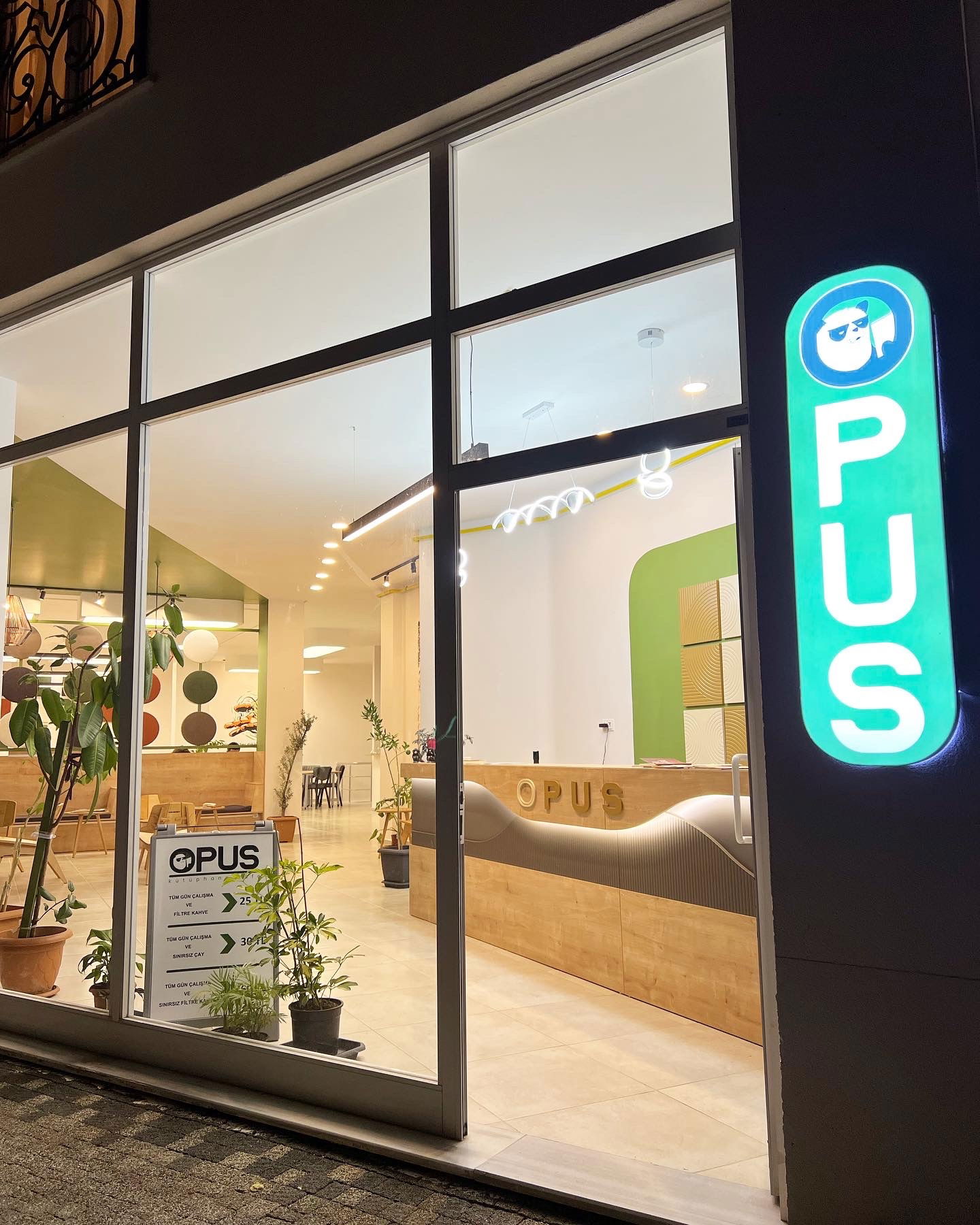 Opus Kütüphane Kafe Ve Deneme Merkezi