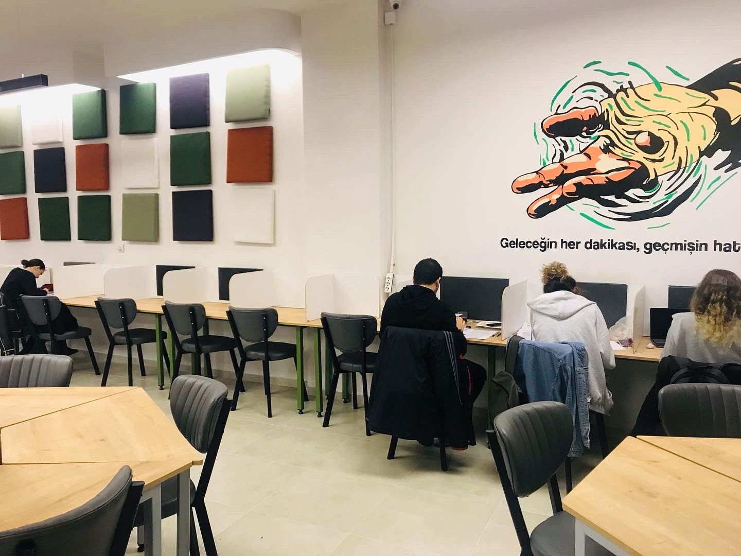 Opus Kütüphane Kafe Ve Deneme Merkezi