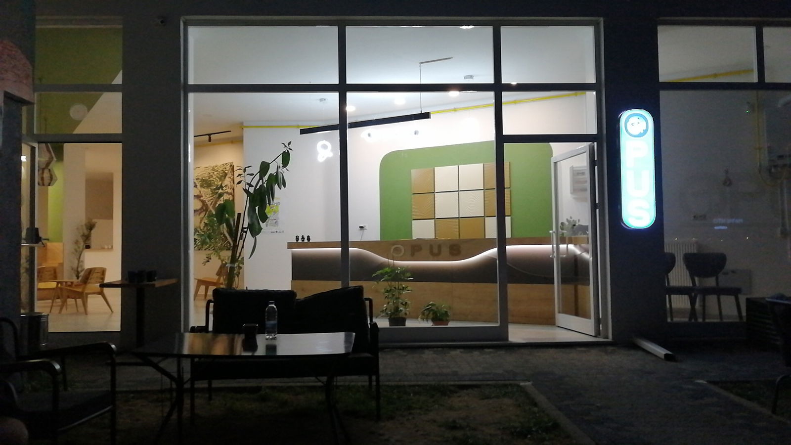 Opus Kütüphane Kafe Ve Deneme Merkezi