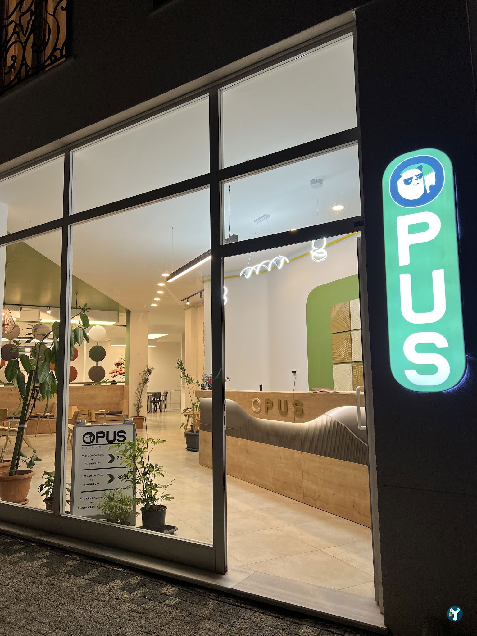 Opus Kütüphane Kafe Ve Deneme Merkezi