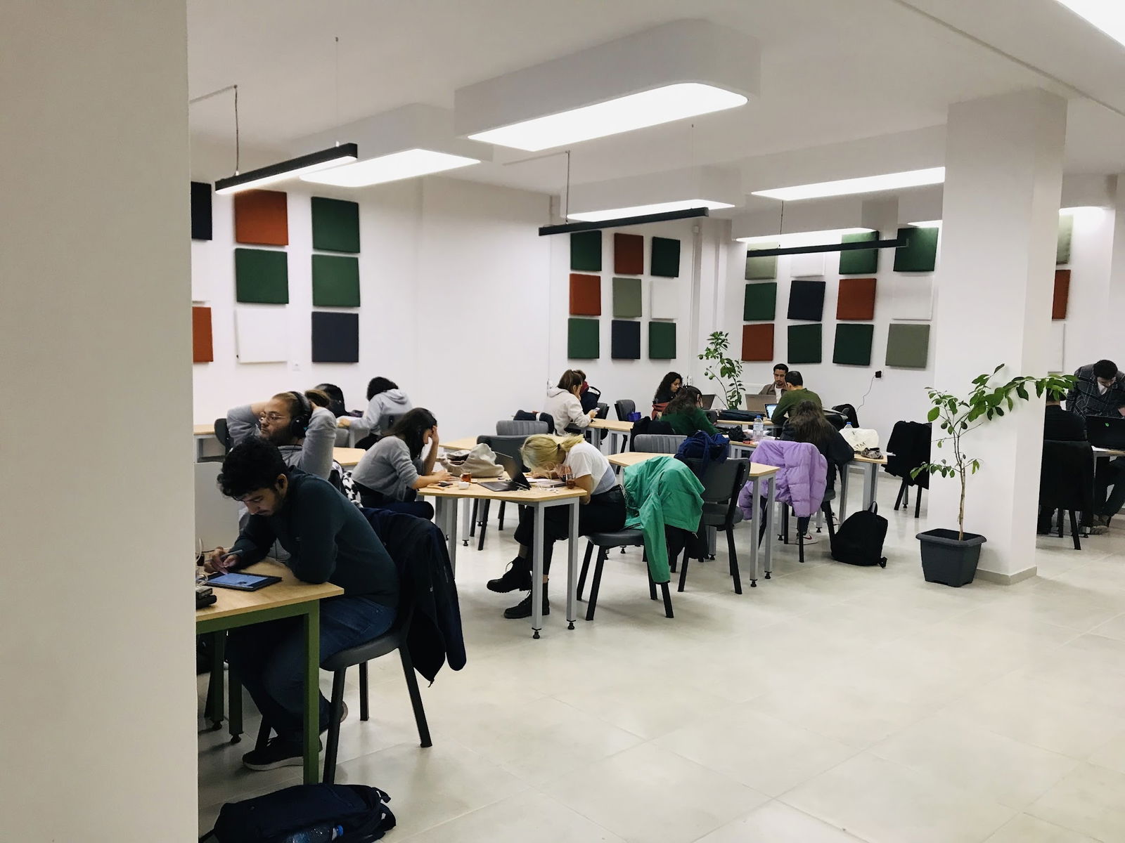 Opus Kütüphane Kafe Ve Deneme Merkezi