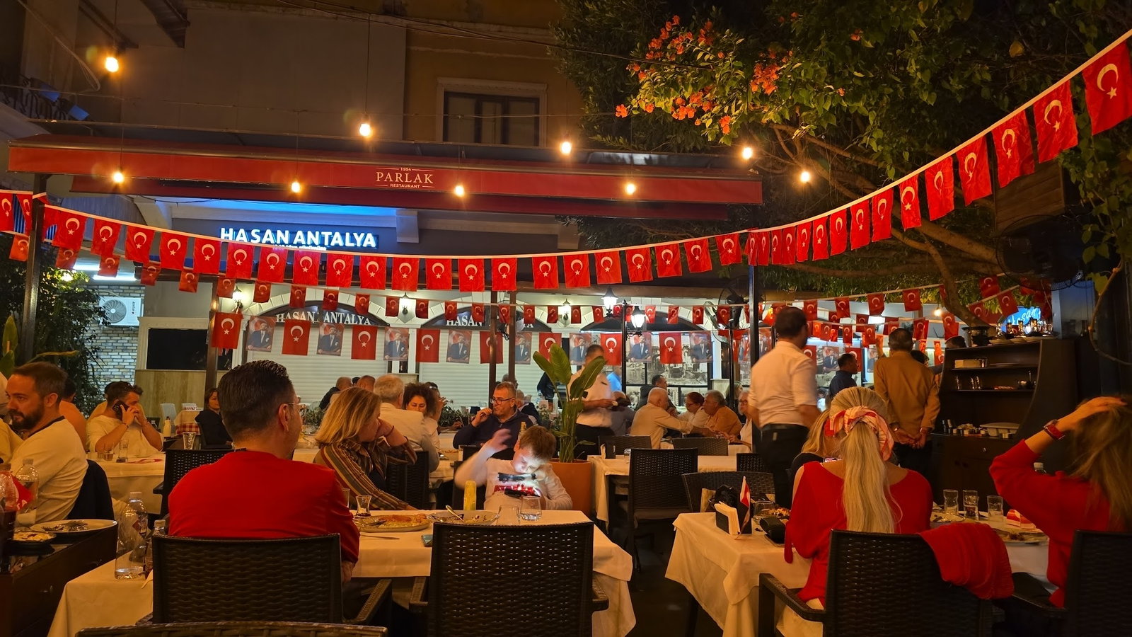 Parlak Restaurant
