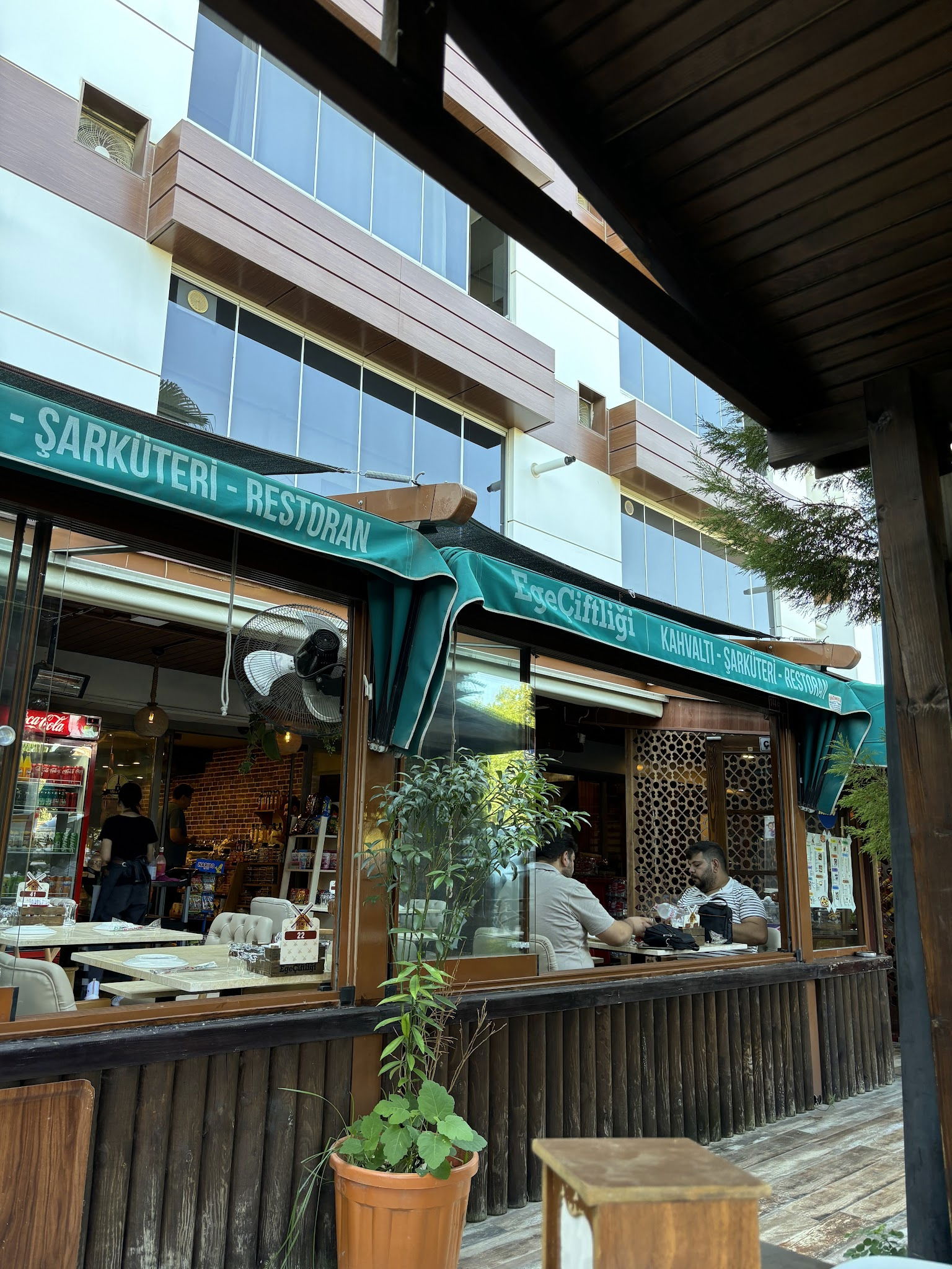 Ege Çiftliği Restoran & Şarküteri