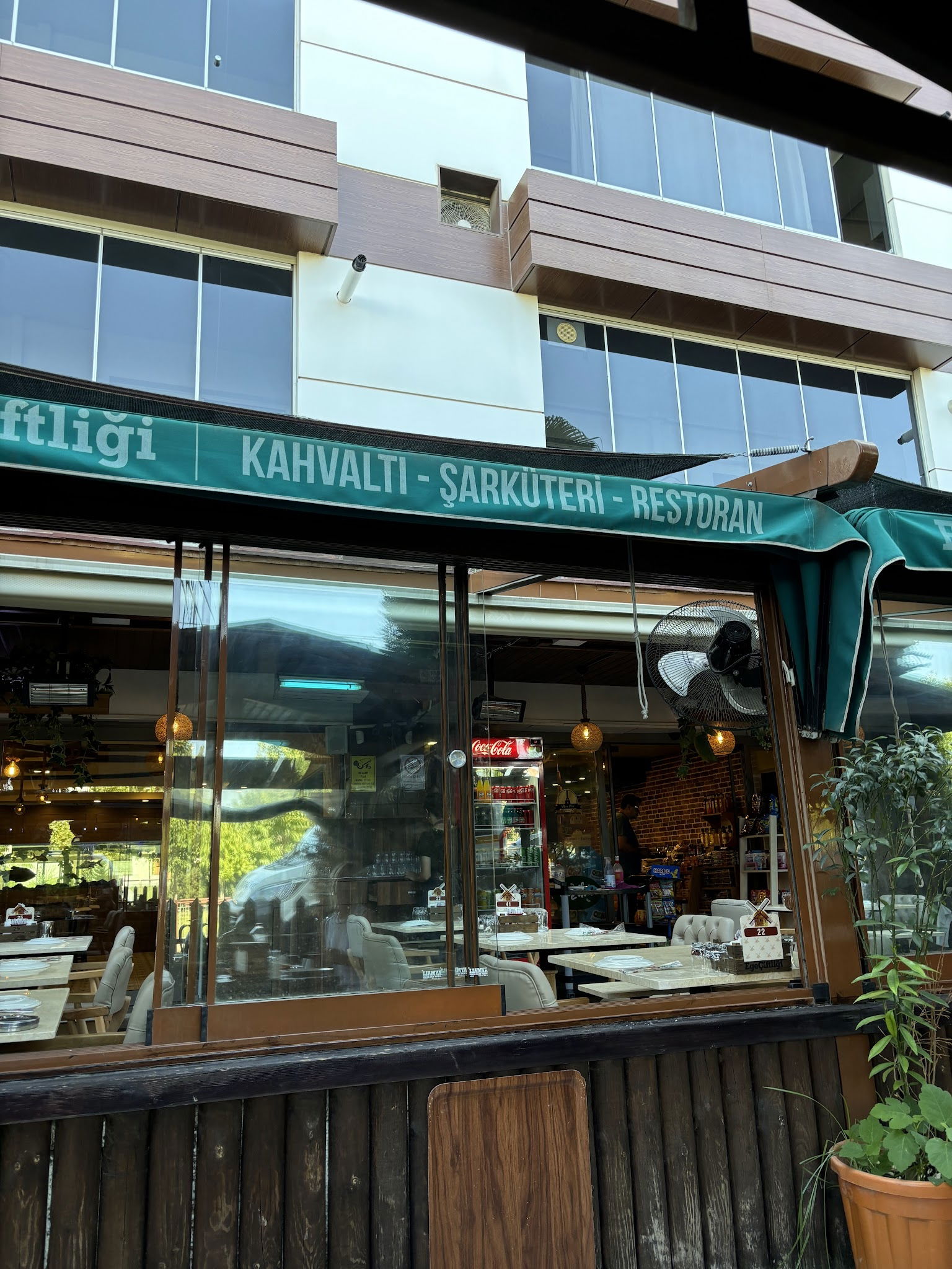 Ege Çiftliği Restoran & Şarküteri