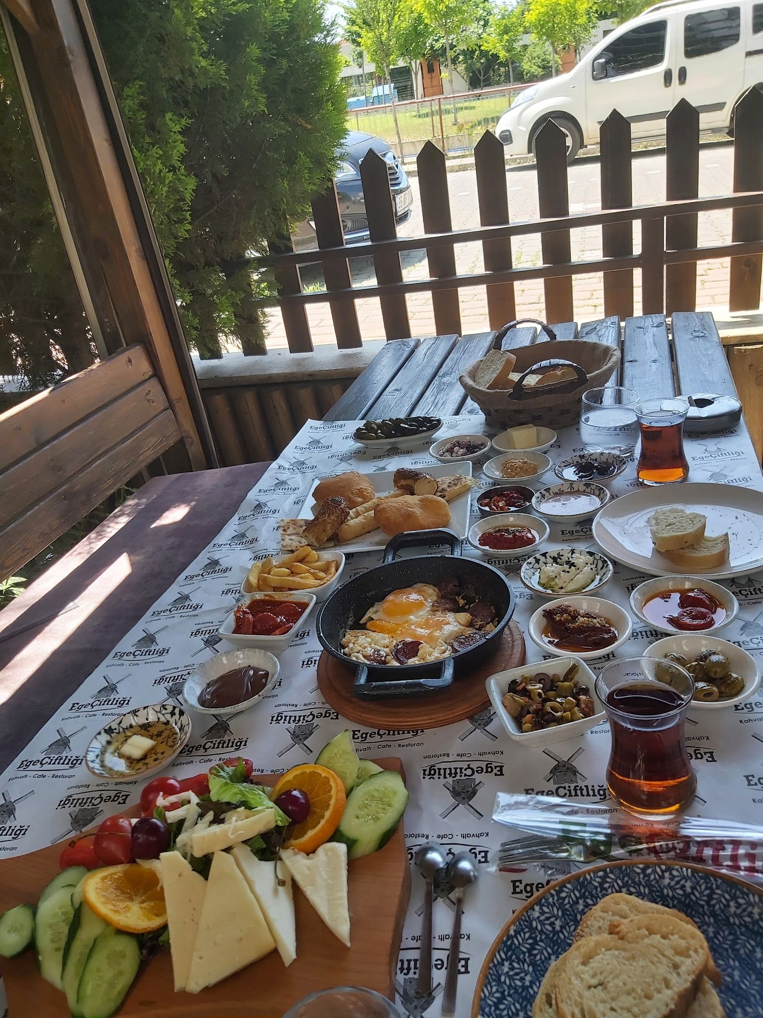 Ege Çiftliği Restoran & Şarküteri