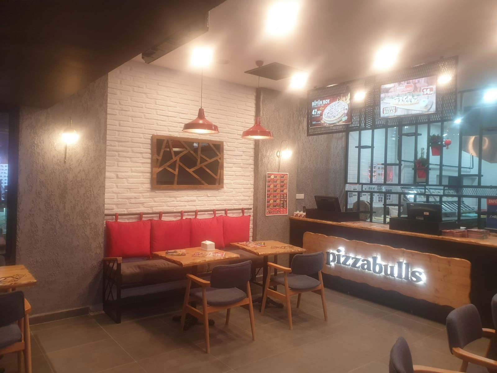 Pizzabulls Göztepe - Kadiköy