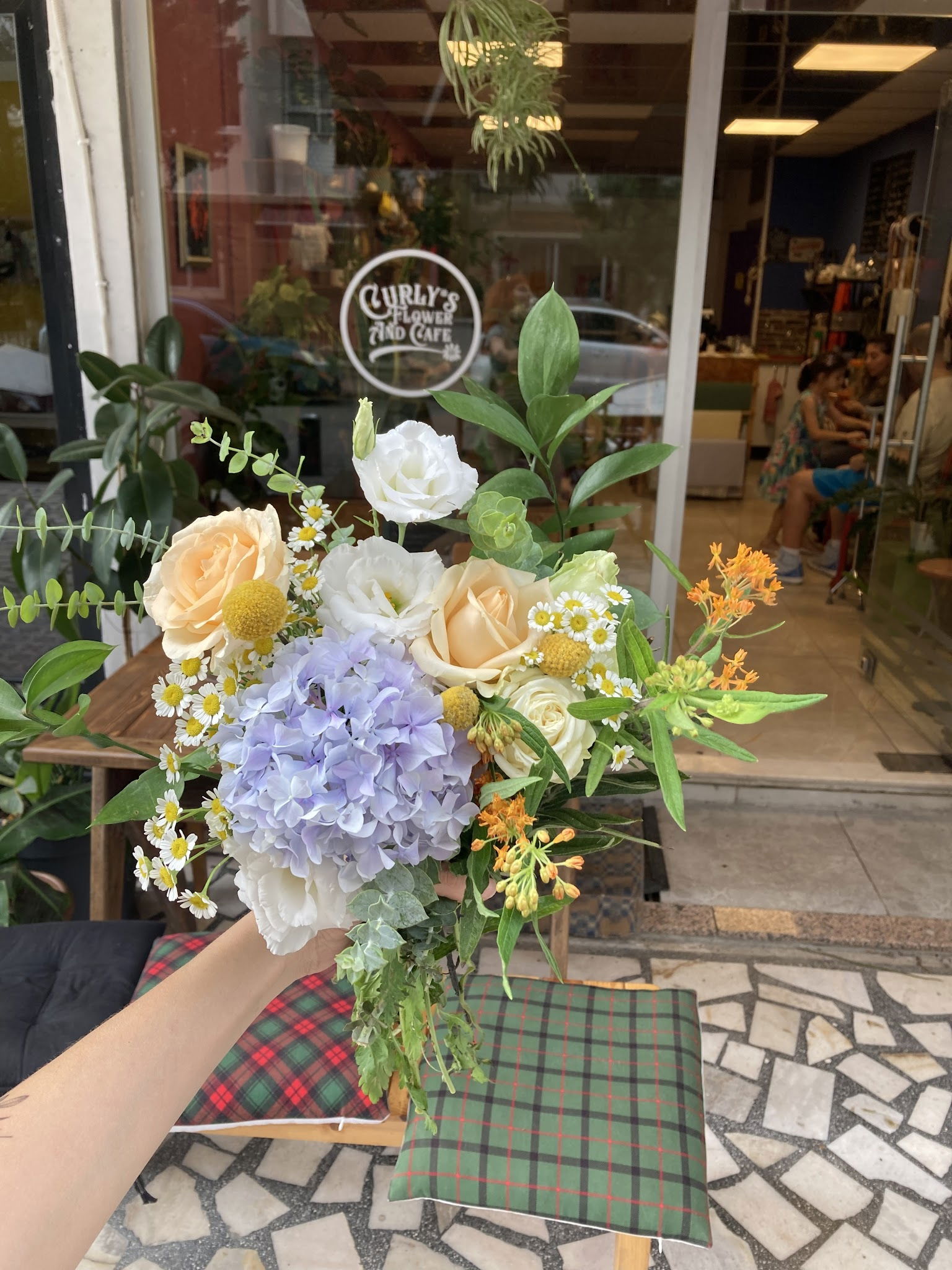 Curly’S Flower And Cafe