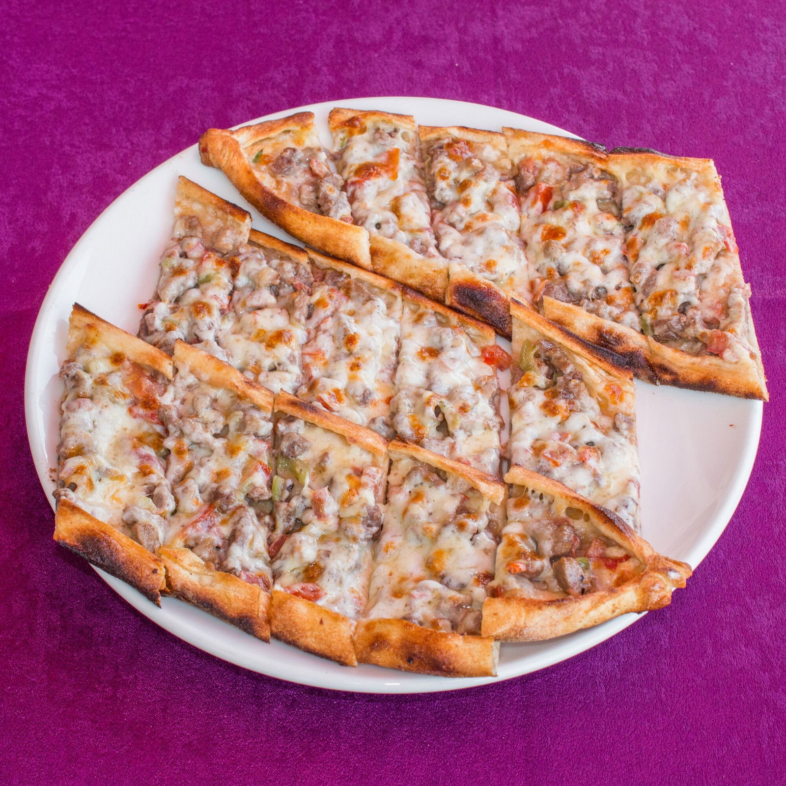 Kuşbaşılı Kaşarlı Pide
