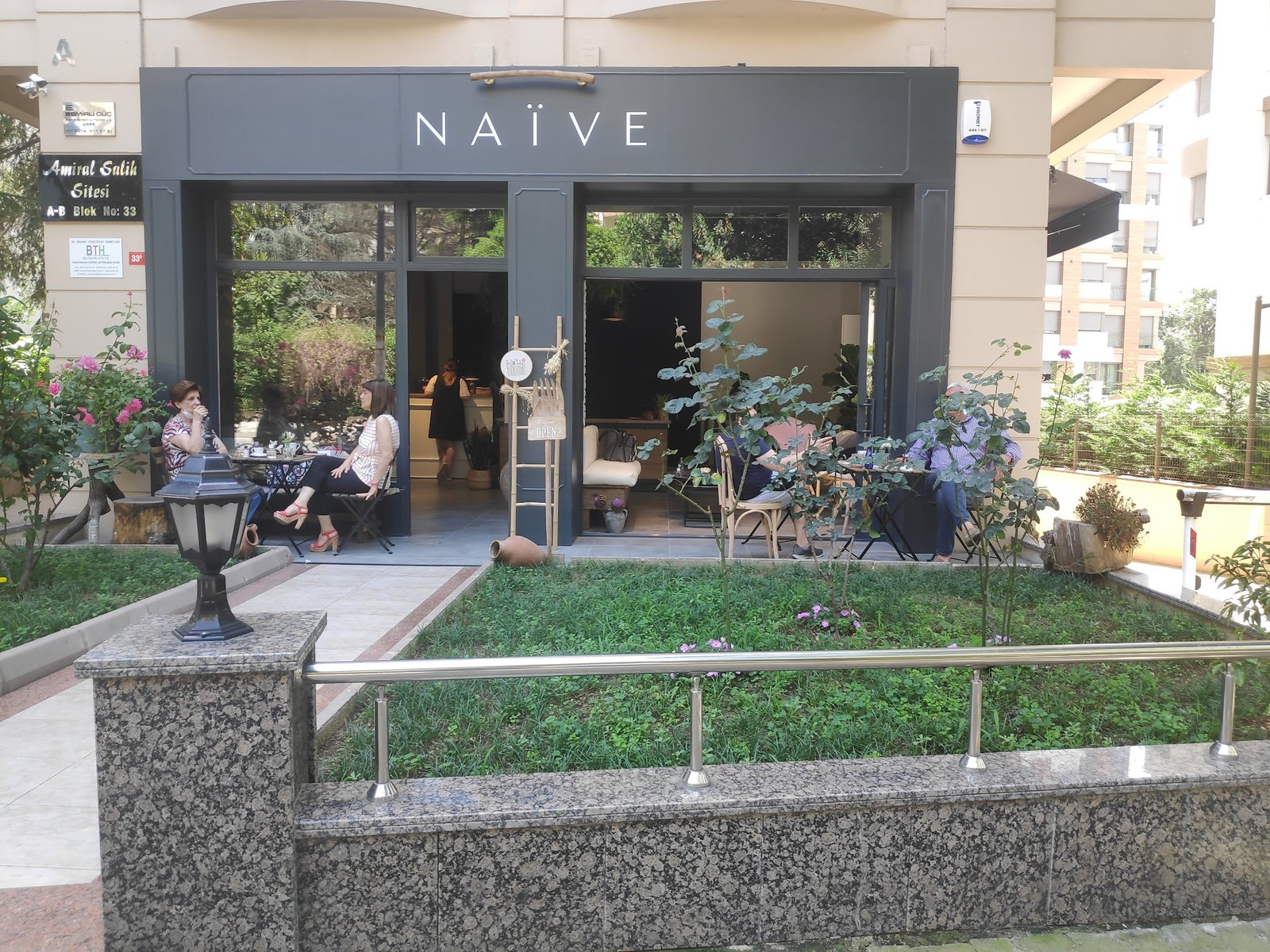 Naïve