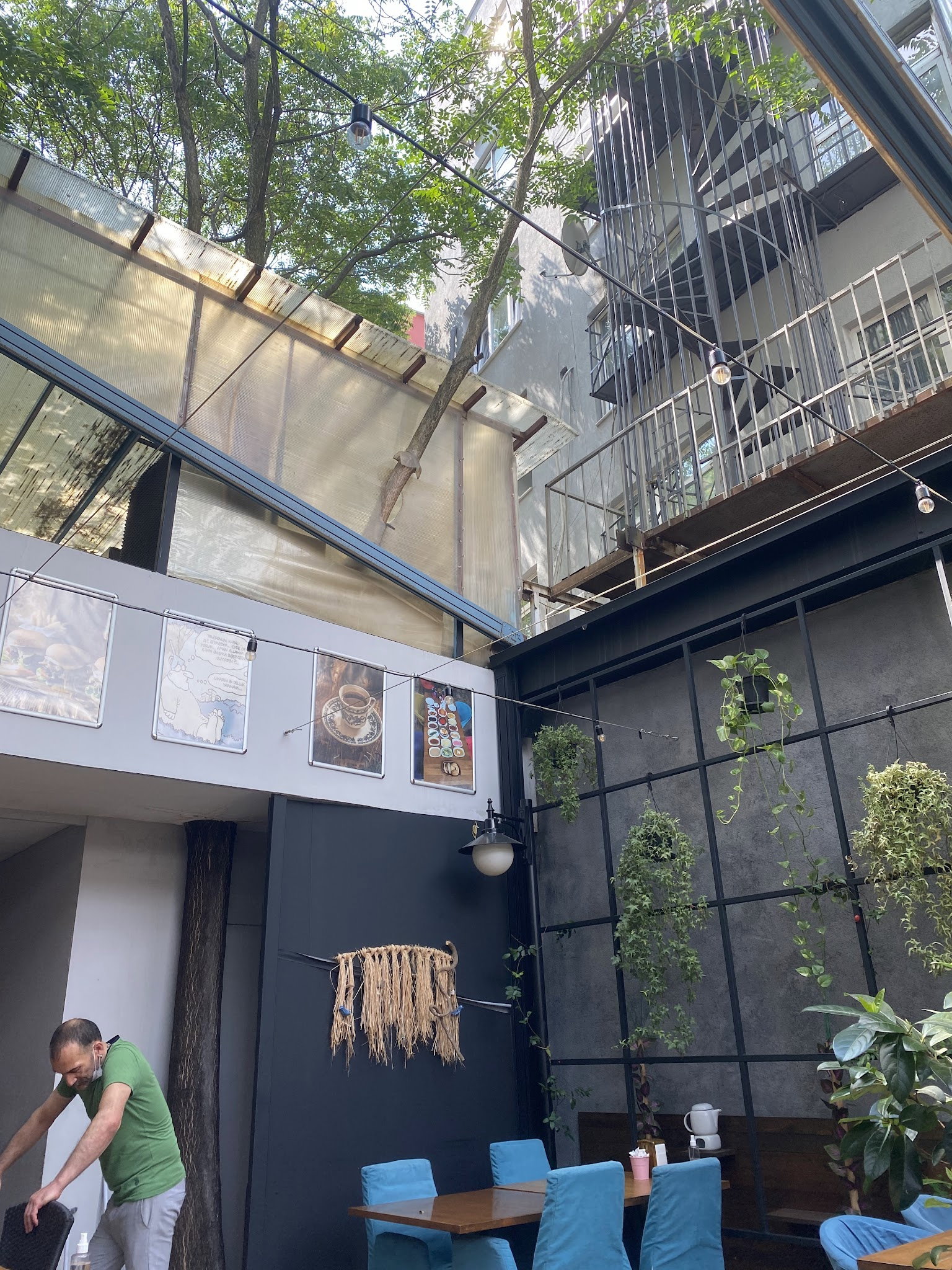 Orange Cafe Lounge & Restaurant