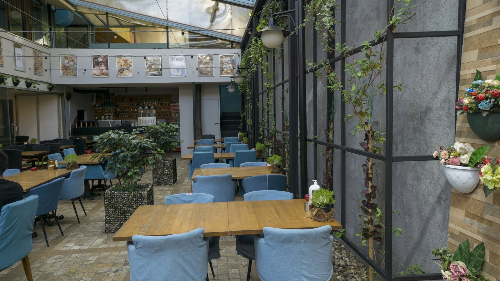 Orange Cafe Lounge & Restaurant