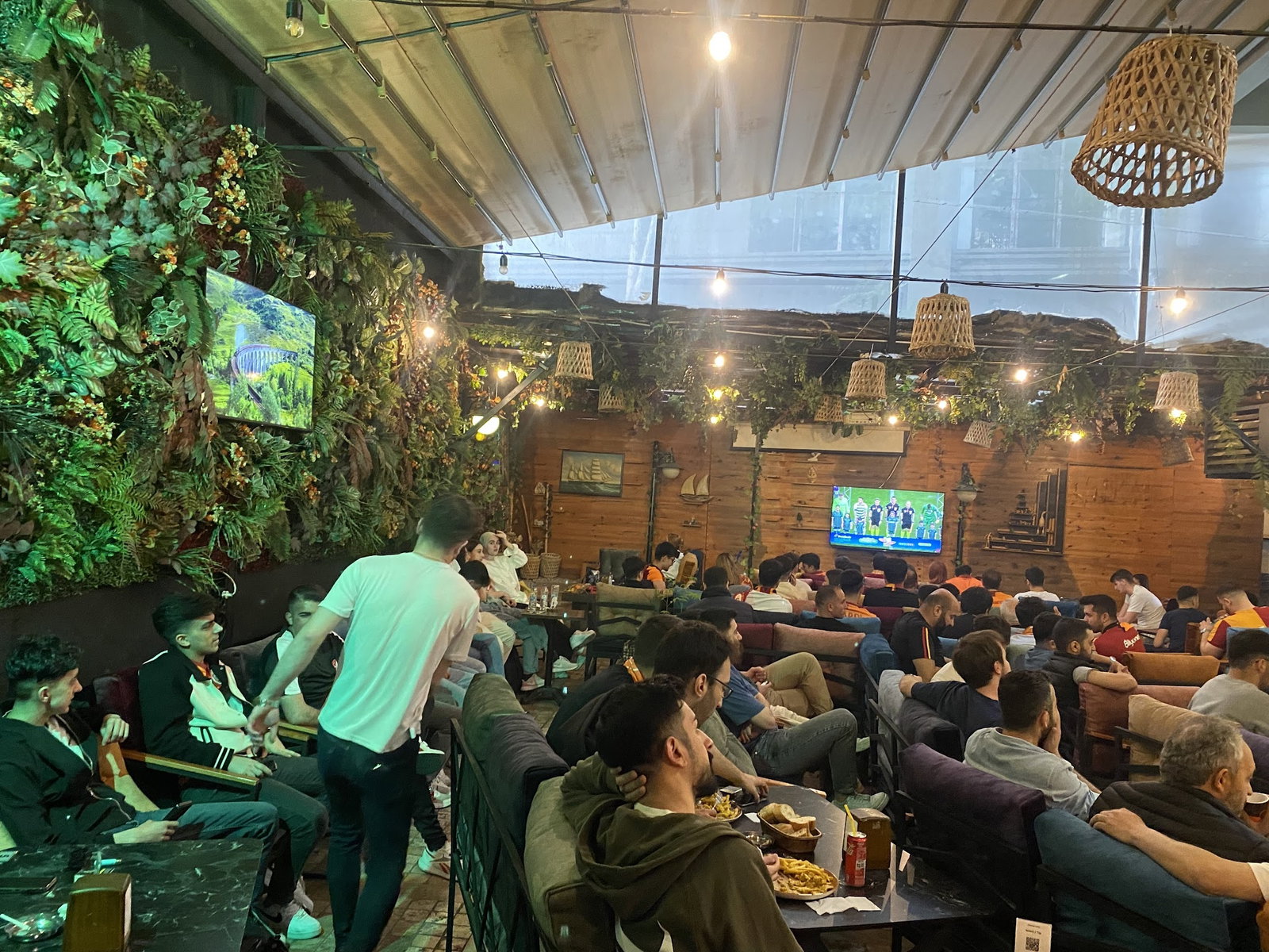 Orange Cafe Lounge & Restaurant