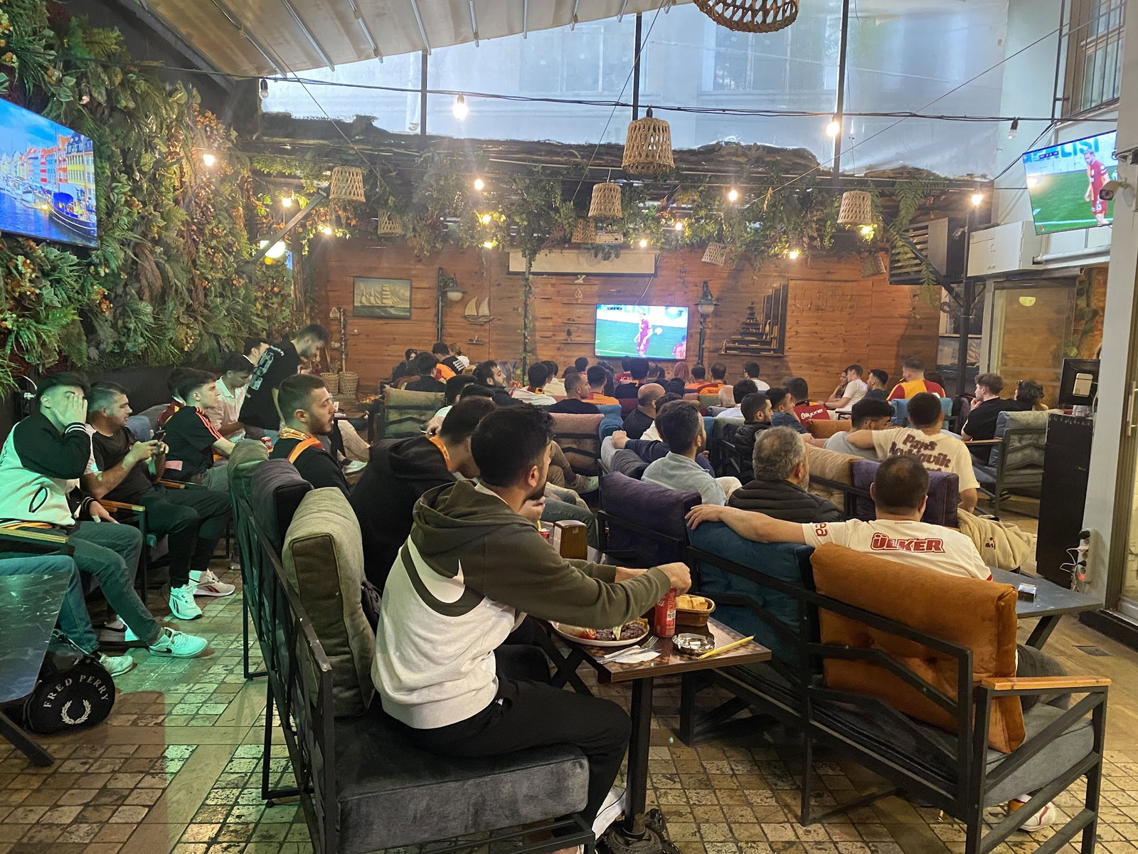 Orange Cafe Lounge & Restaurant