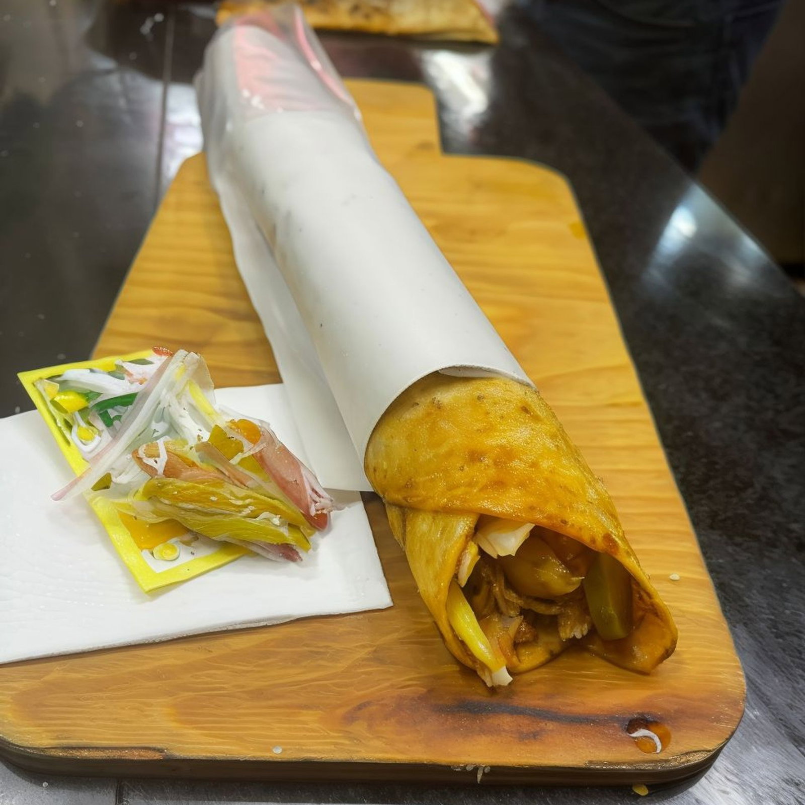 Yasemin Buffalo Soslu Mega Tavuk Döner Dürüm