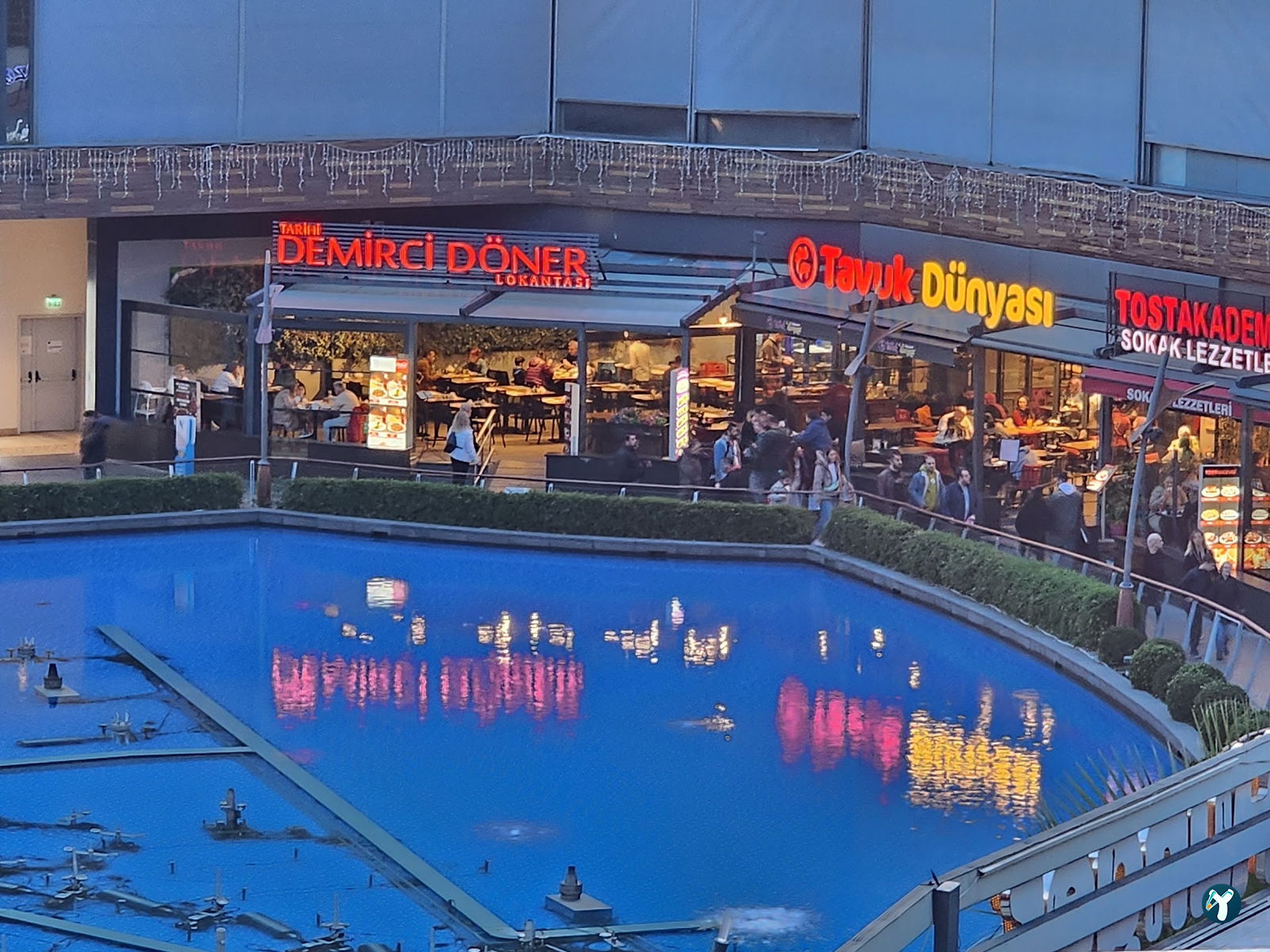 Tarihi Demirci Döner Lokantası Ataşehir Watergarden