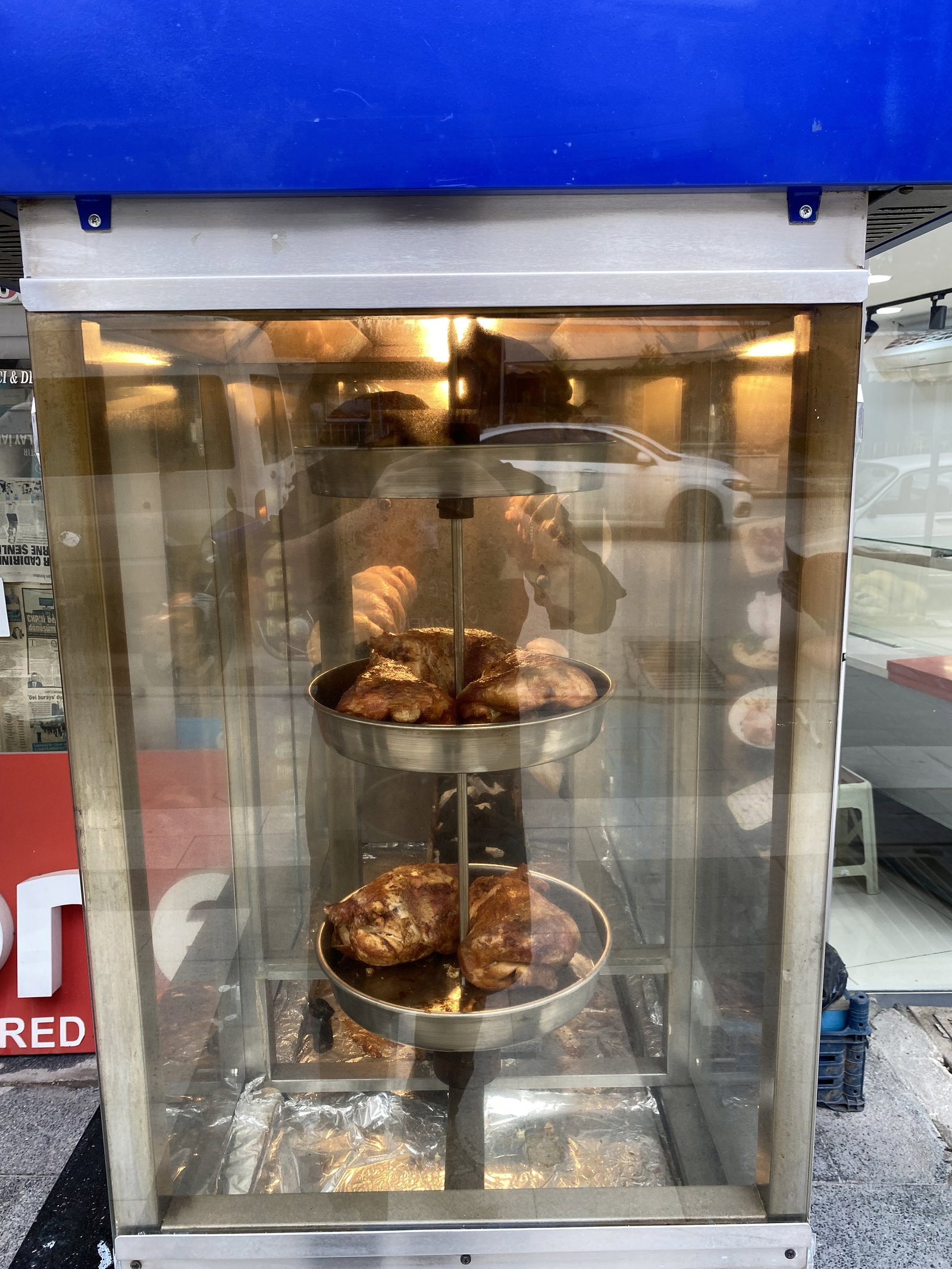 Özmen Tavuk & Şarküteri̇ Gölhi̇Sar