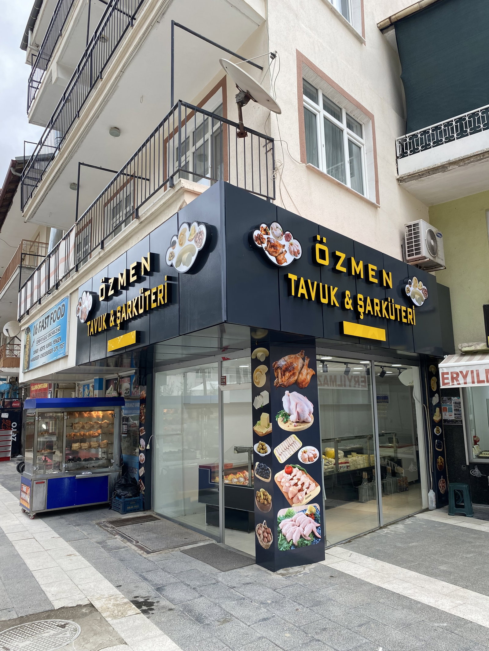 Özmen Tavuk & Şarküteri̇ Gölhi̇Sar