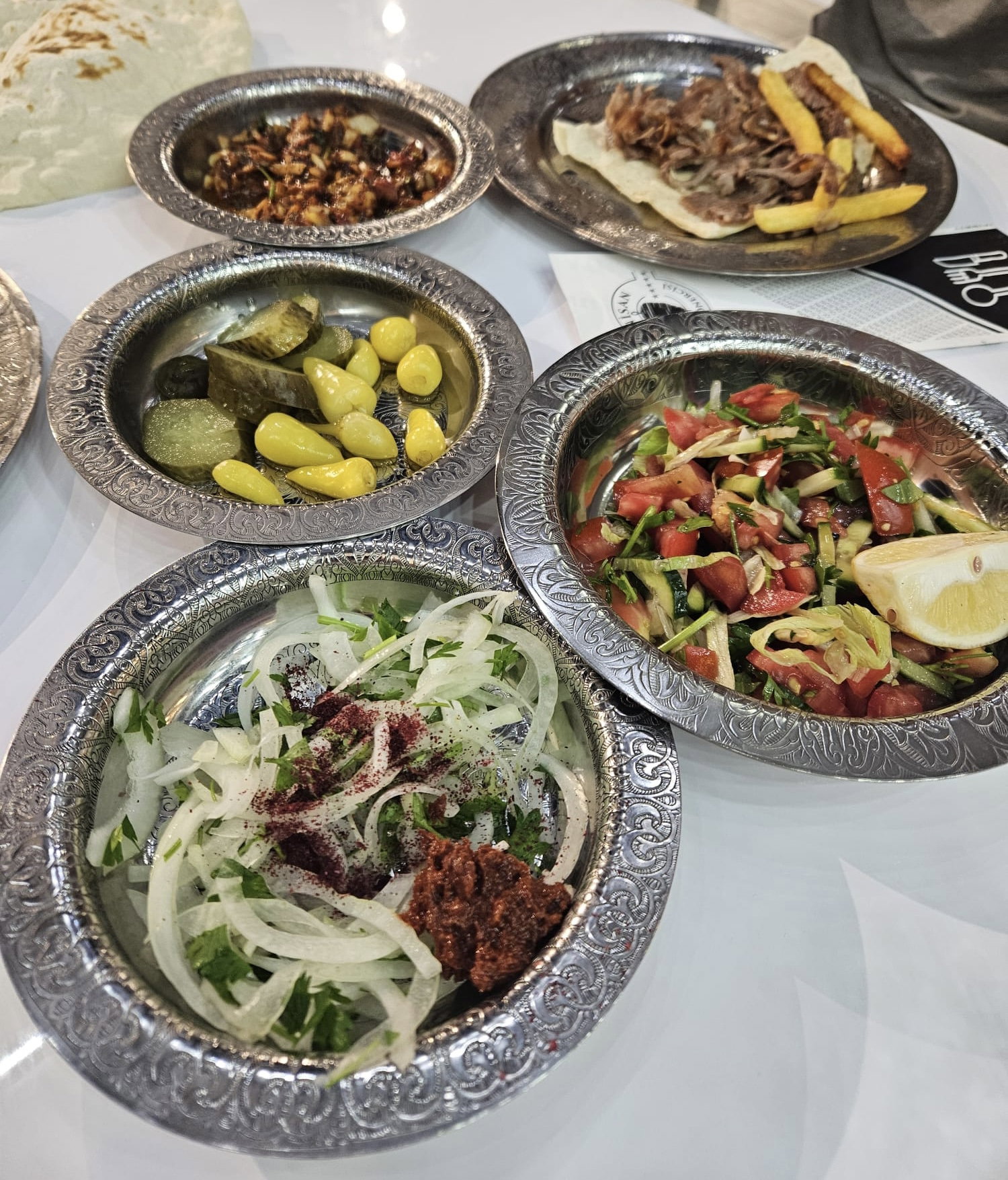 2 Ni̇San Gece Dönerci̇Si̇