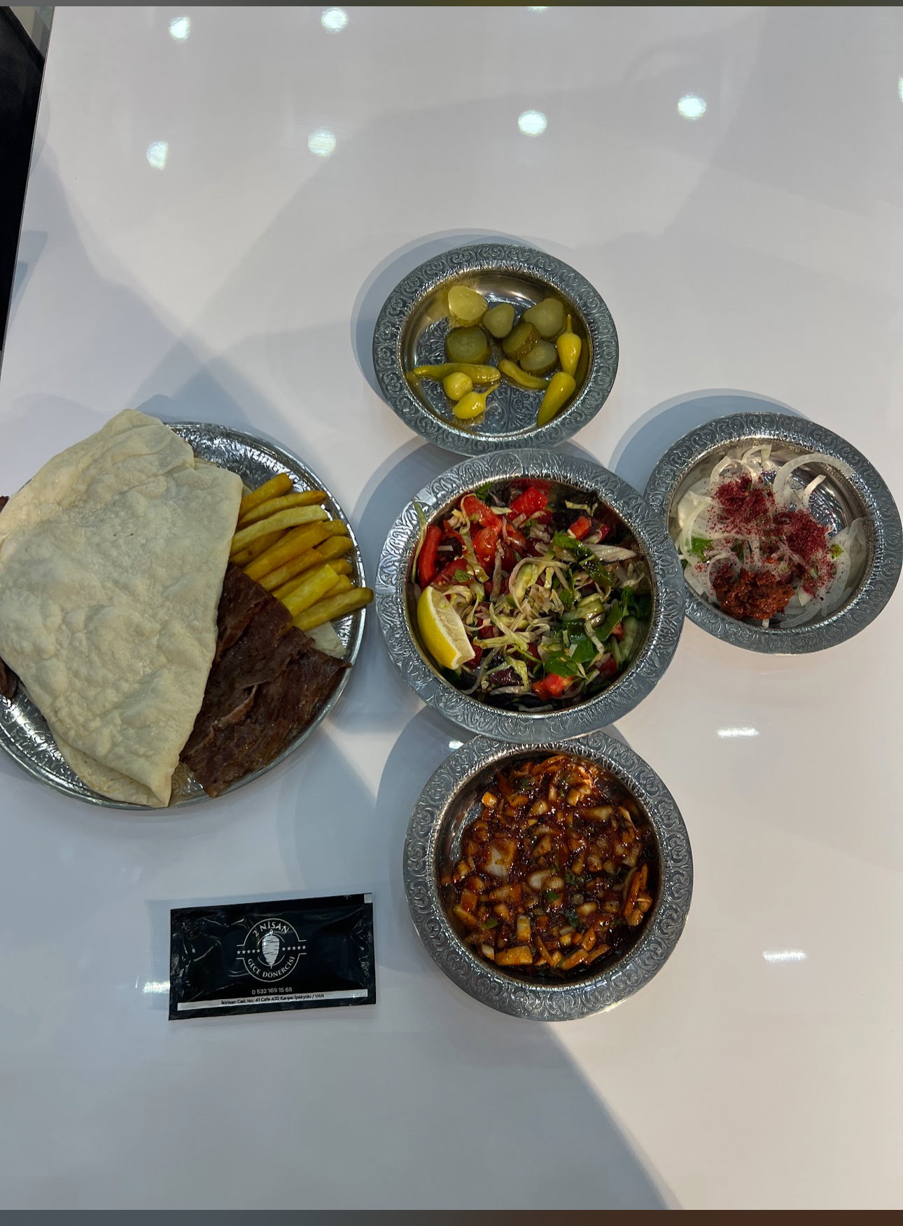 2 Ni̇San Gece Dönerci̇Si̇