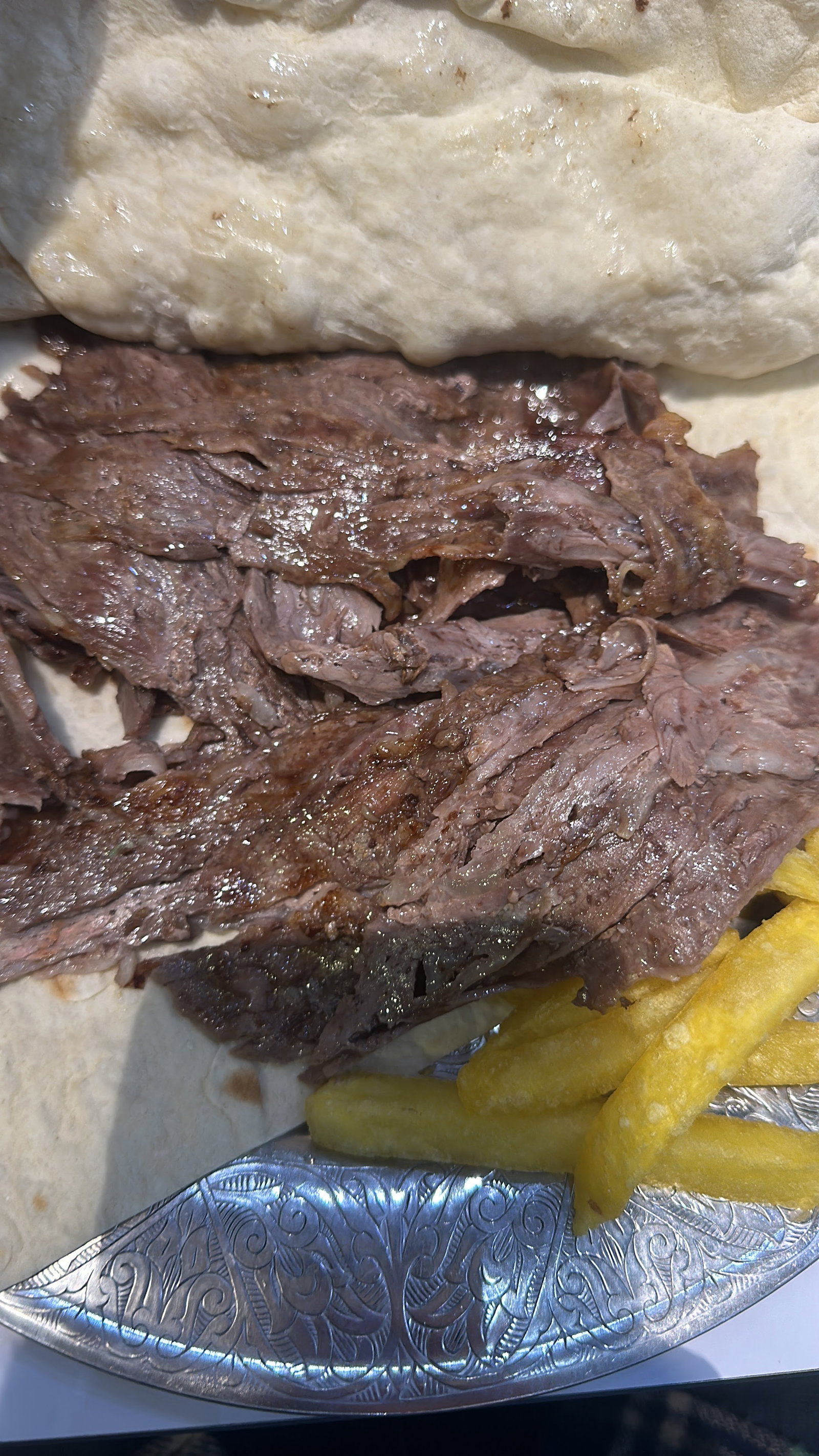 2 Ni̇San Gece Dönerci̇Si̇