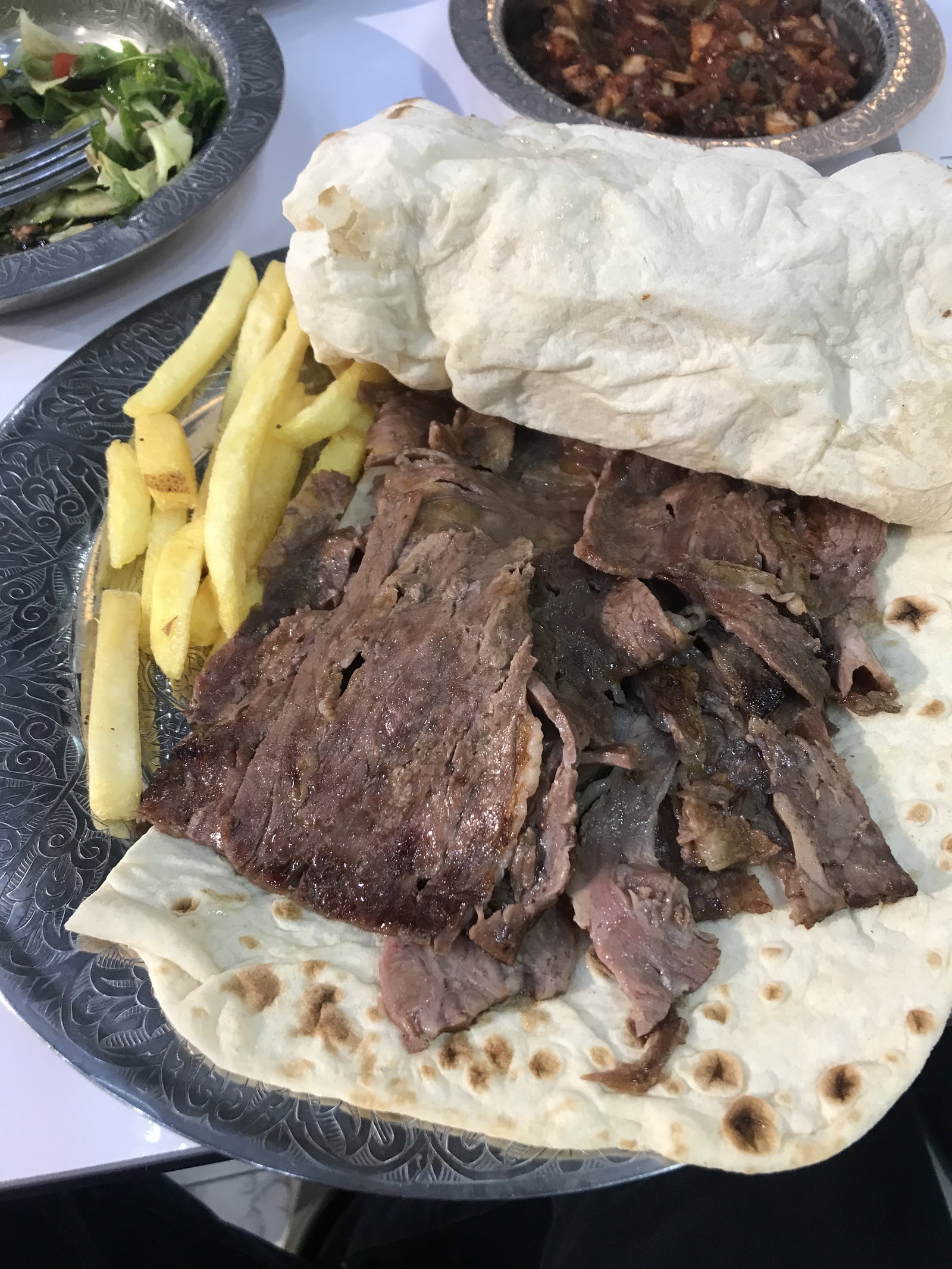 2 Ni̇San Gece Dönerci̇Si̇