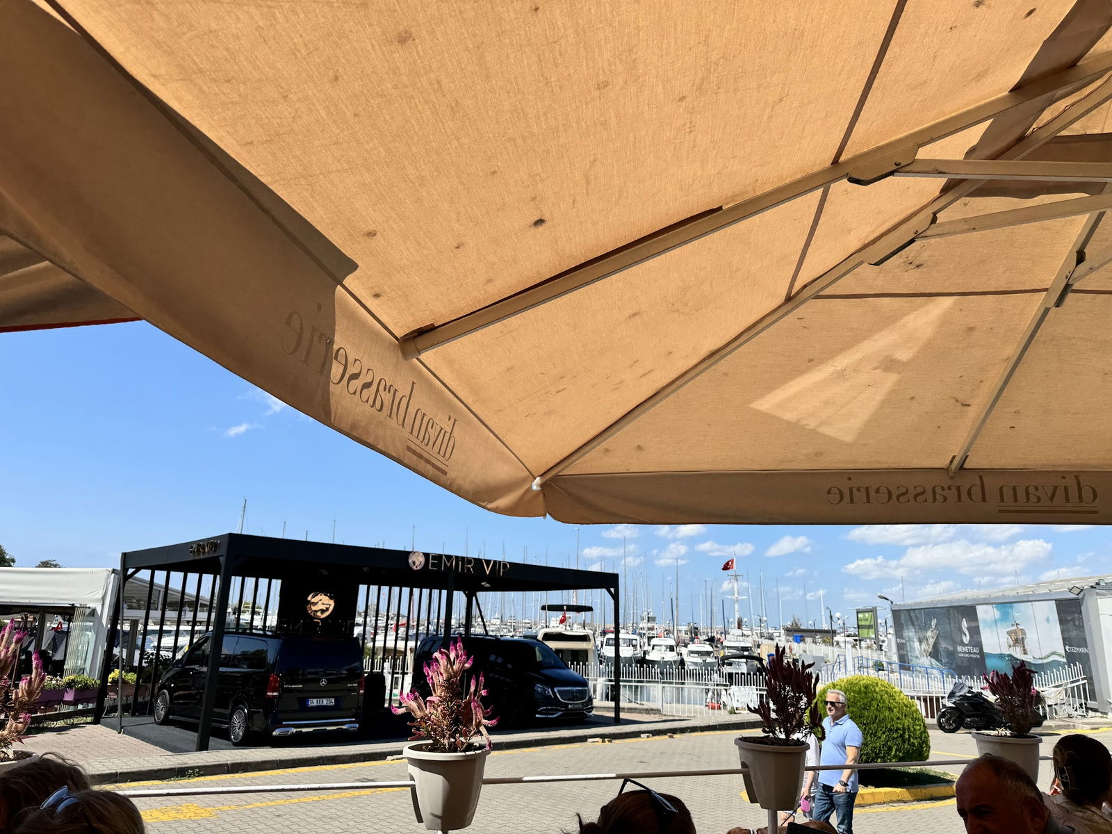 Divan Brasserie Kalamış