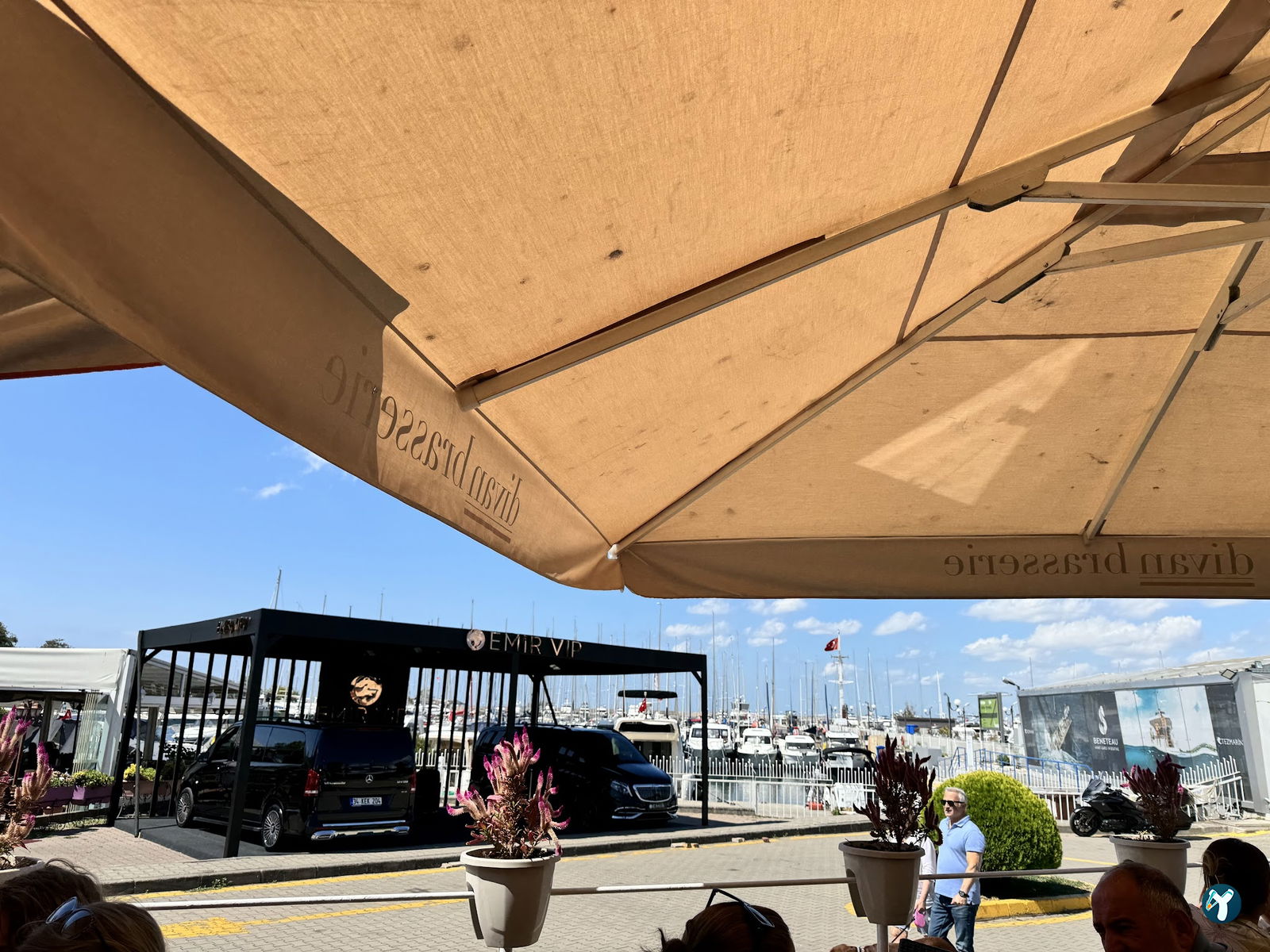 Divan Brasserie Kalamış