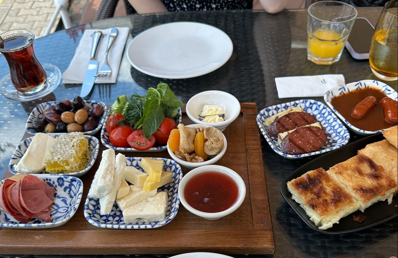 Divan Brasserie Kalamış
