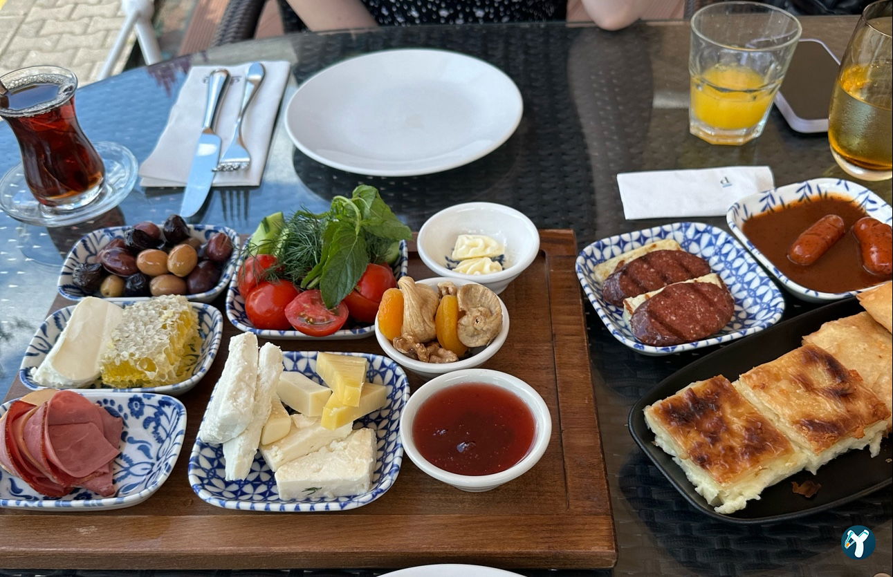 Divan Brasserie Kalamış