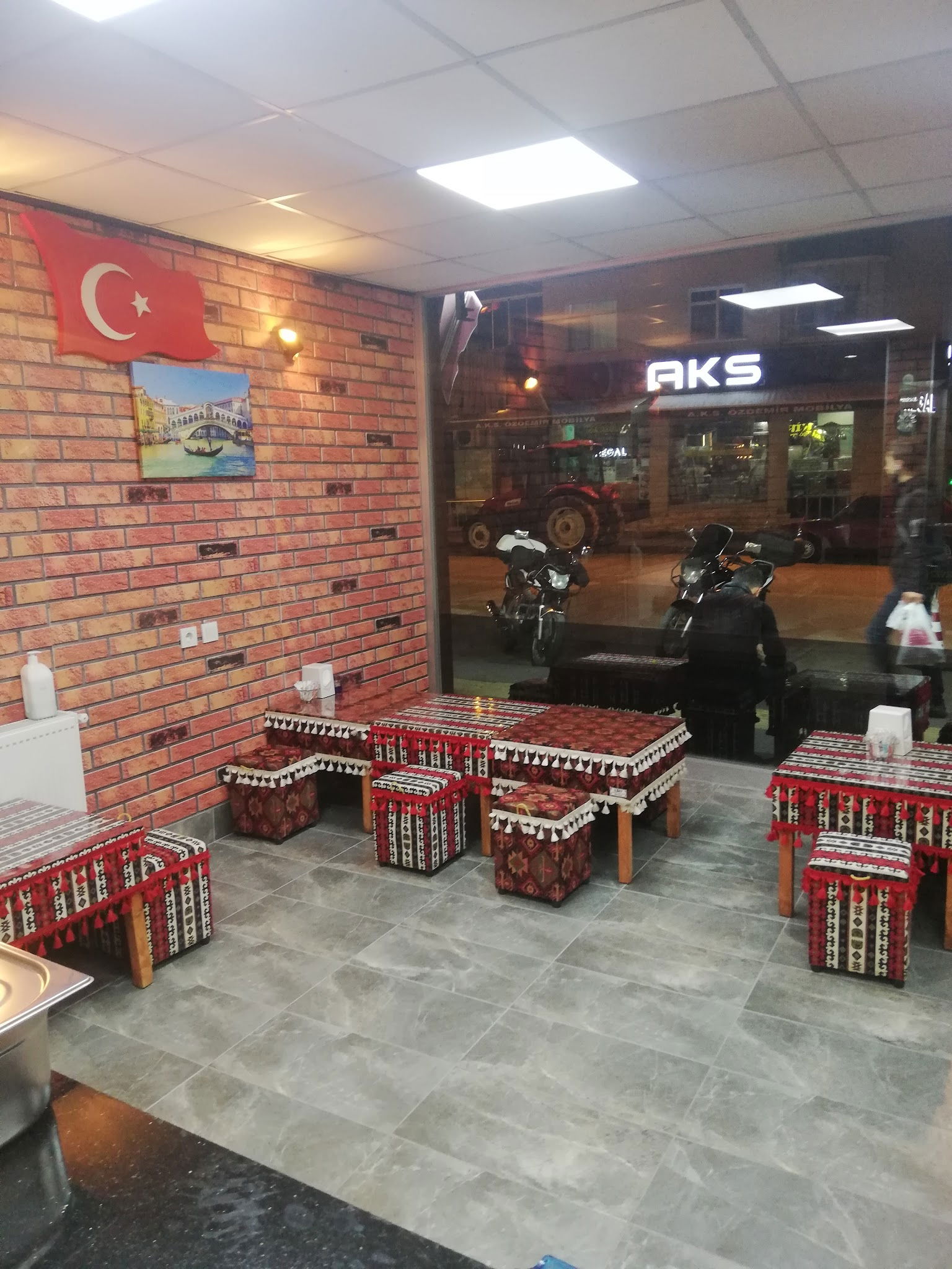 Ki̇rvem Köfte Kokoreç Mi̇dye