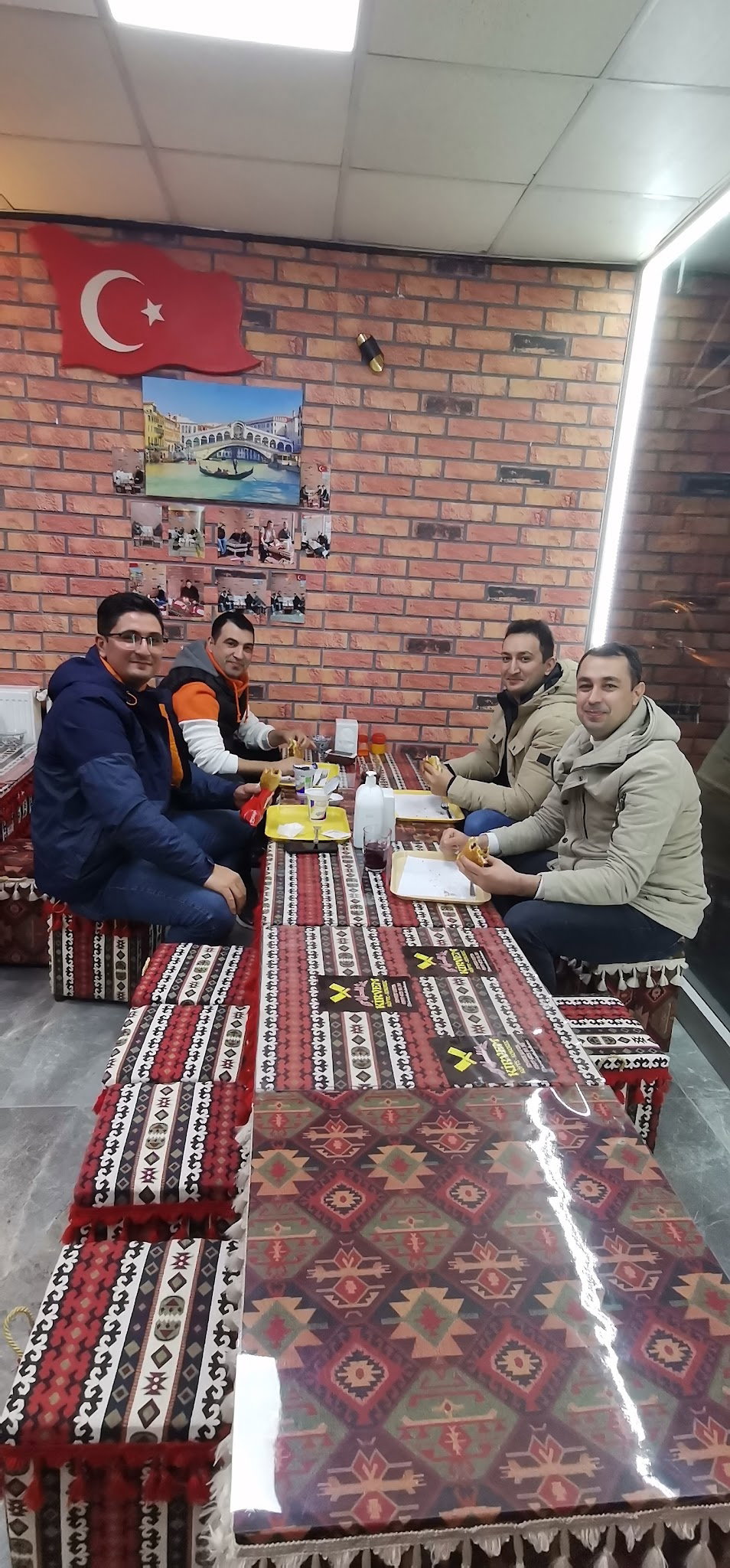 Ki̇rvem Köfte Kokoreç Mi̇dye